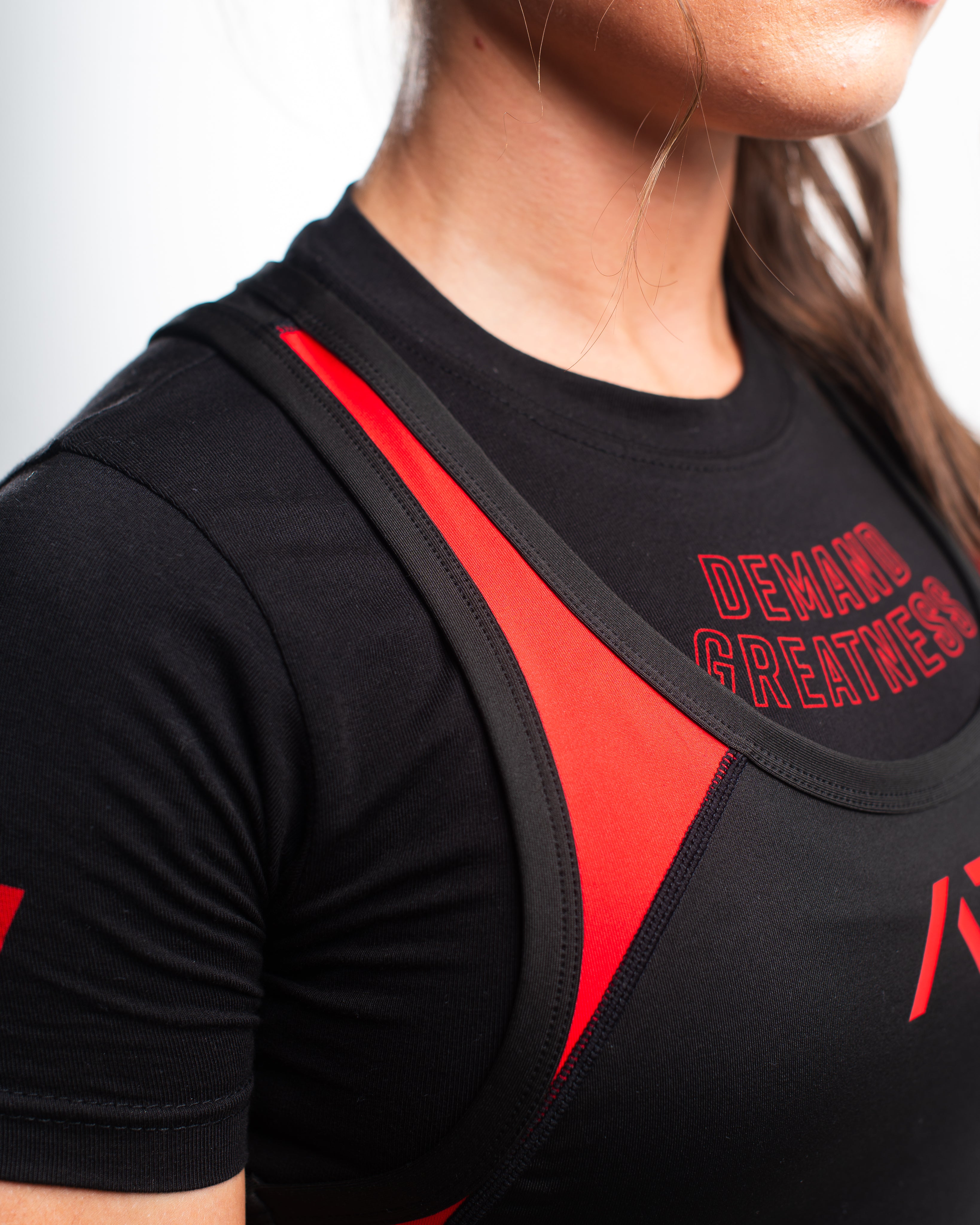 A7 IPF Approved Red Dawn Luno singlet with extra lat mobility, side panel stitching to guide the squat depth level and curved panel design for a slimming look. The Women's cut singlet features a tapered waist and additional quad room. The IPF Approved Kit includes Powerlifting Singlet, A7 Meet Shirt, A7 Zebra Wrist Wraps, A7 Deadlift Socks, Hourglass Knee Sleeves (Stiff Knee Sleeves and Rigor Mortis Knee Sleeves). Genouillères powerlifting shipping to France, Spain, Ireland, Germany, Italy, Sweden and EU.