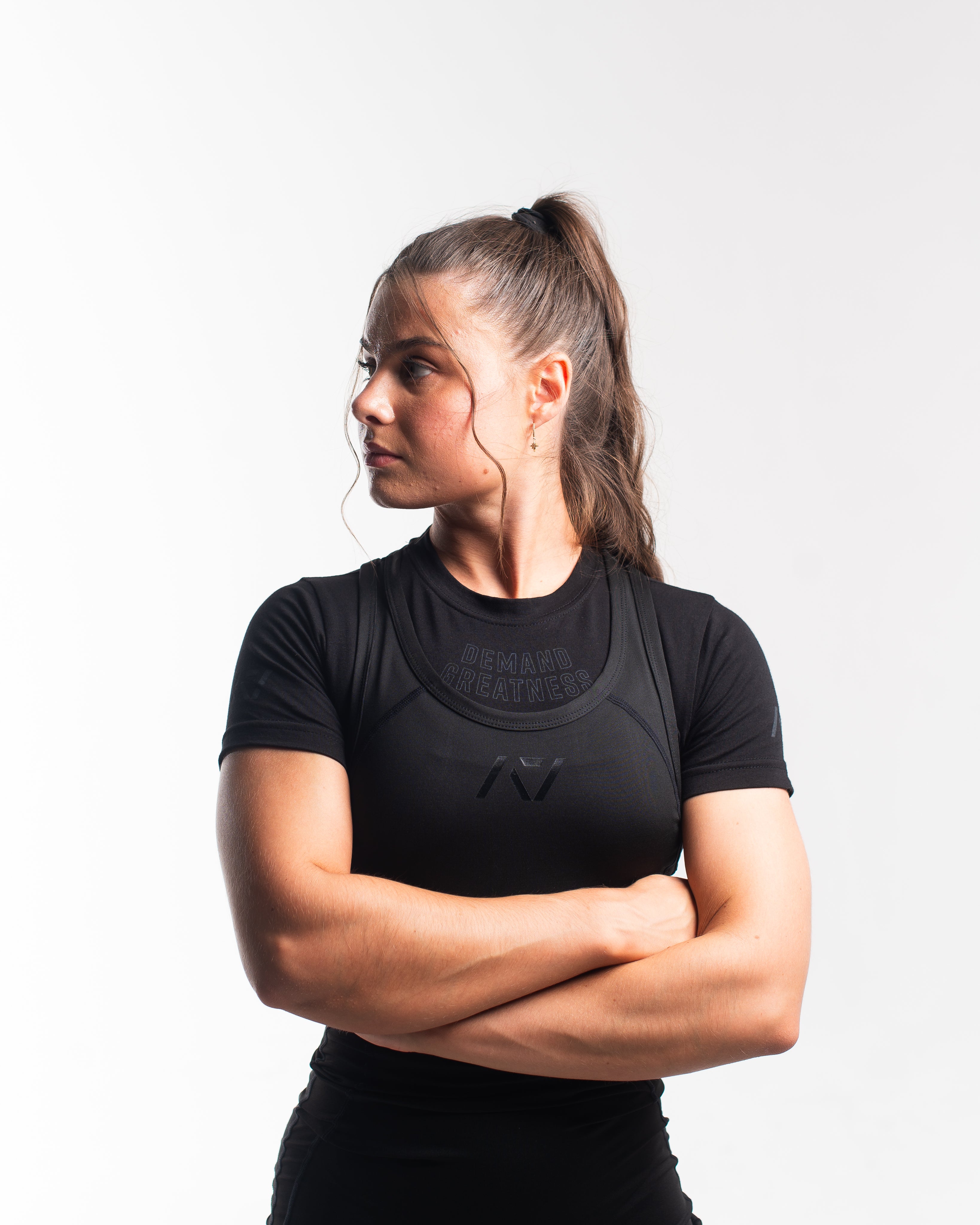 A7 IPF Approved Stealth Luno singlet with extra lat mobility, side panel stitching to guide the squat depth level and curved panel design for a slimming look. The Women's singlet features a tapered waist and additional quad room. The IPF Approved Kit includes Powerlifting Singlet, A7 Meet Shirt, A7 Zebra Wrist Wraps, A7 Deadlift Socks, Hourglass Knee Sleeves (Stiff Knee Sleeves and Rigor Mortis Knee Sleeves). Genouillères powerlifting shipping to France, Spain, Ireland, Germany, Italy, Sweden and EU.
