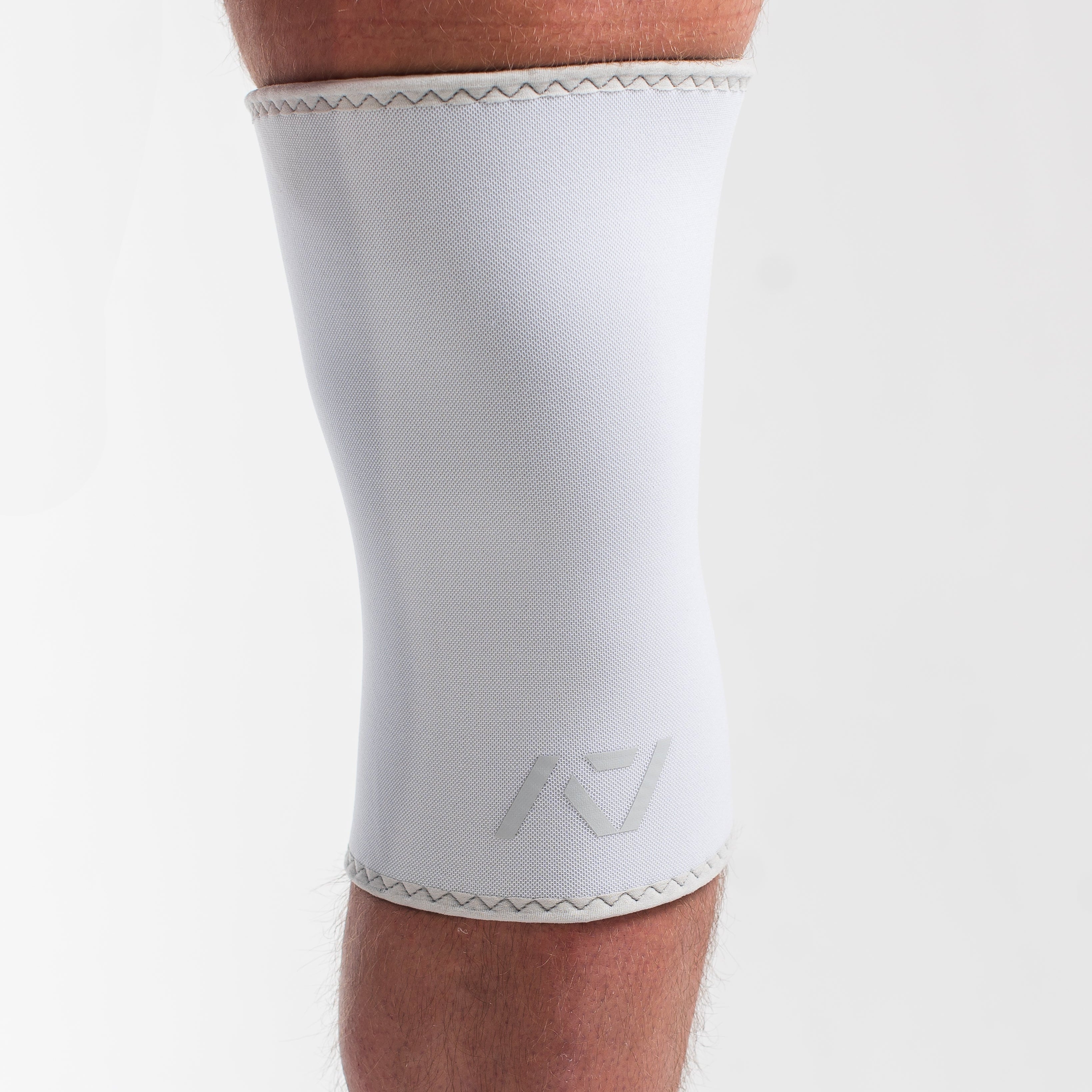 A7 IPF Approved Hourglass Knee Sleeves feature an hourglass-shaped taper fit to provide knee compression while maintaining proper tightness around the calf and quad, offered in three stiffnesses (Flexi, Stiff and Rigor Mortis). The IPF Approved Kit includes Powerlifting Singlet, A7 Meet Shirt, A7 Zebra Wrist Wraps, A7 Deadlift Socks, Hourglass Knee, IPF Approved PAL Lever. Genouillères powerlifting shipping to France, Spain, Ireland, Germany, Italy, Sweden and EU.