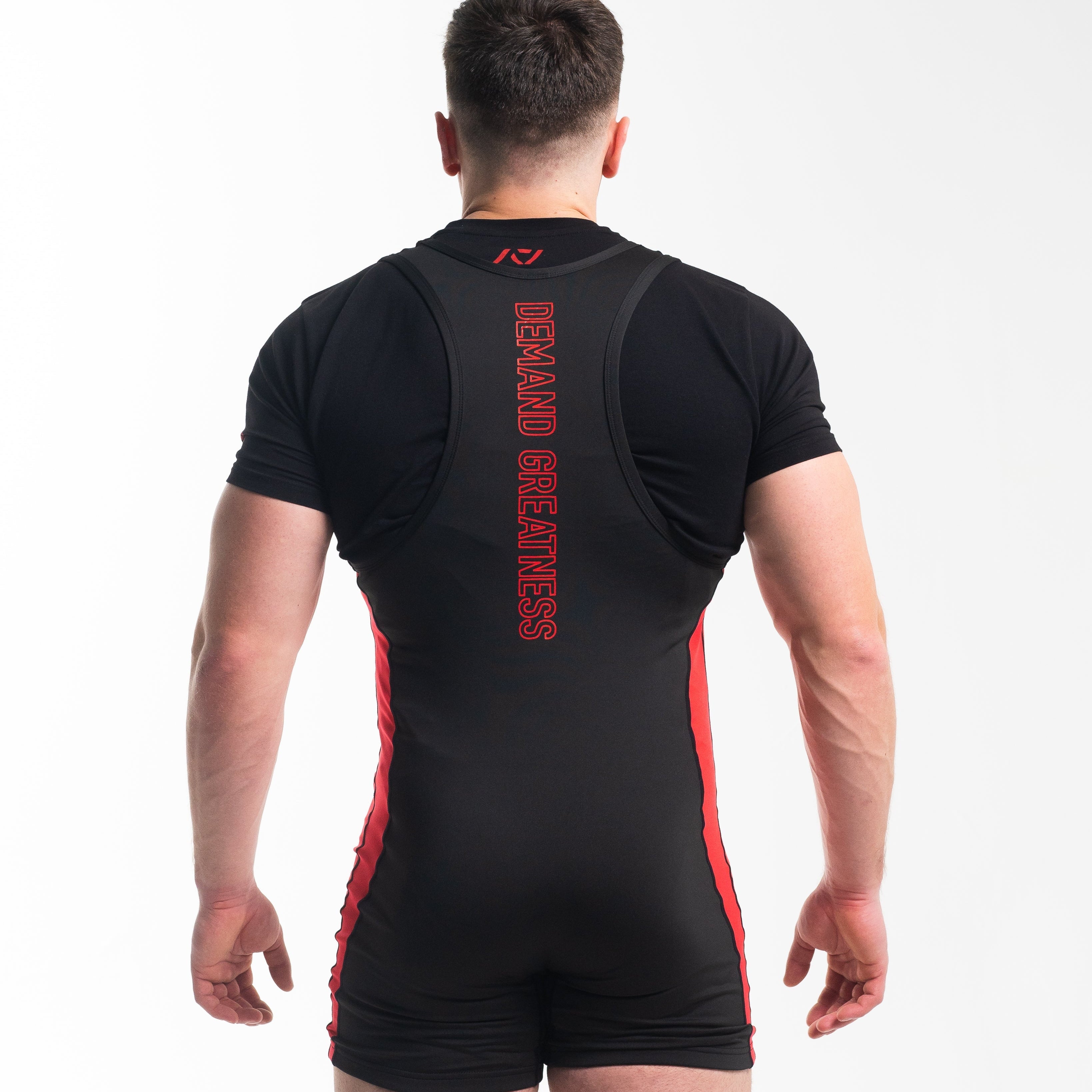 A7 IPF Approved Red Dawn Luno singlet with extra lat mobility, side panel stitching to guide the squat depth level and curved panel design for a slimming look. The Women's singlet features a tapered waist and additional quad room. The IPF Approved Kit includes Powerlifting Singlet, A7 Meet Shirt, A7 Zebra Wrist Wraps, A7 Deadlift Socks, Hourglass Knee Sleeves (Stiff Knee Sleeves and Rigor Mortis Knee Sleeves). Genouillères powerlifting shipping to France, Spain, Ireland, Germany, Italy, Sweden and EU. 