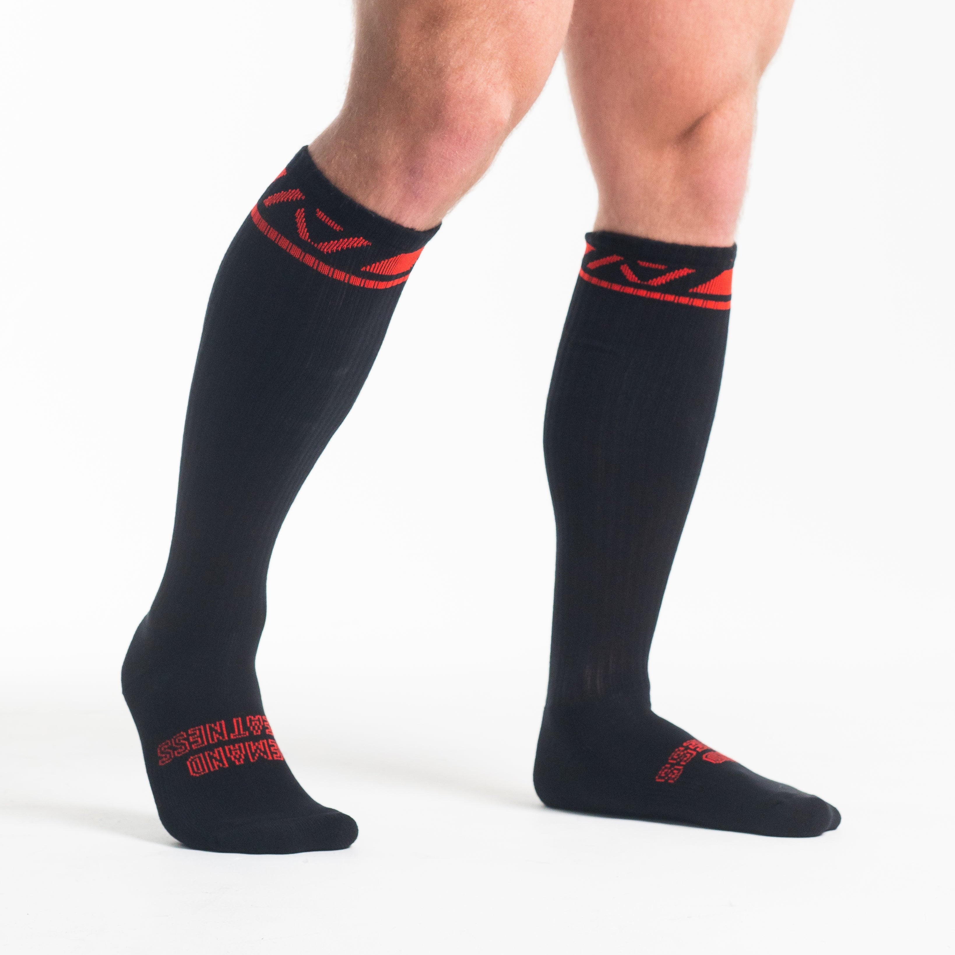 A7 Red Dawn Deadlift socks are designed specifically for pulls and keep your shins protected from scrapes. A7 deadlift socks are a perfect pair to wear in training or powerlifting competition. The IPF Approved Kit includes Powerlifting Singlet, A7 Meet Shirt, A7 Zebra Wrist Wraps, A7 Deadlift Socks, Hourglass Knee Sleeves (Stiff Knee Sleeves and Rigor Mortis Knee Sleeves). Genouillères powerlifting shipping to France, Spain, Ireland, Germany, Italy, Sweden and EU.