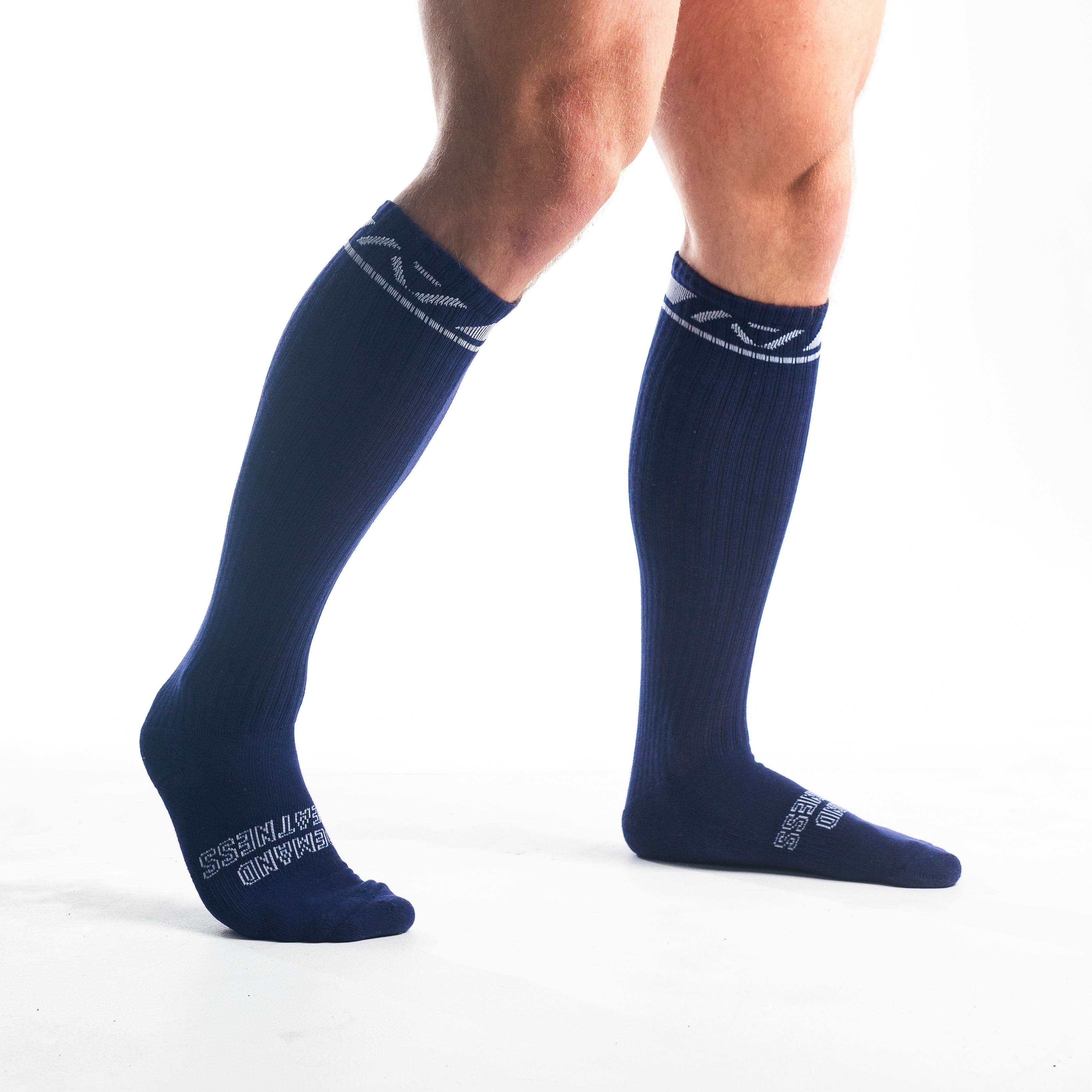 A7 Night Light Deadlift socks are designed specifically for pulls and keep your shins protected from scrapes. A7 deadlift socks are a perfect pair to wear in training or powerlifting competition. The IPF Approved Kit includes Powerlifting Singlet, A7 Meet Shirt, A7 Zebra Wrist Wraps, A7 Deadlift Socks, Hourglass Knee Sleeves (Stiff Knee Sleeves and Rigor Mortis Knee Sleeves). Genouillères powerlifting shipping to France, Spain, Ireland, Germany, Italy, Sweden and EU.