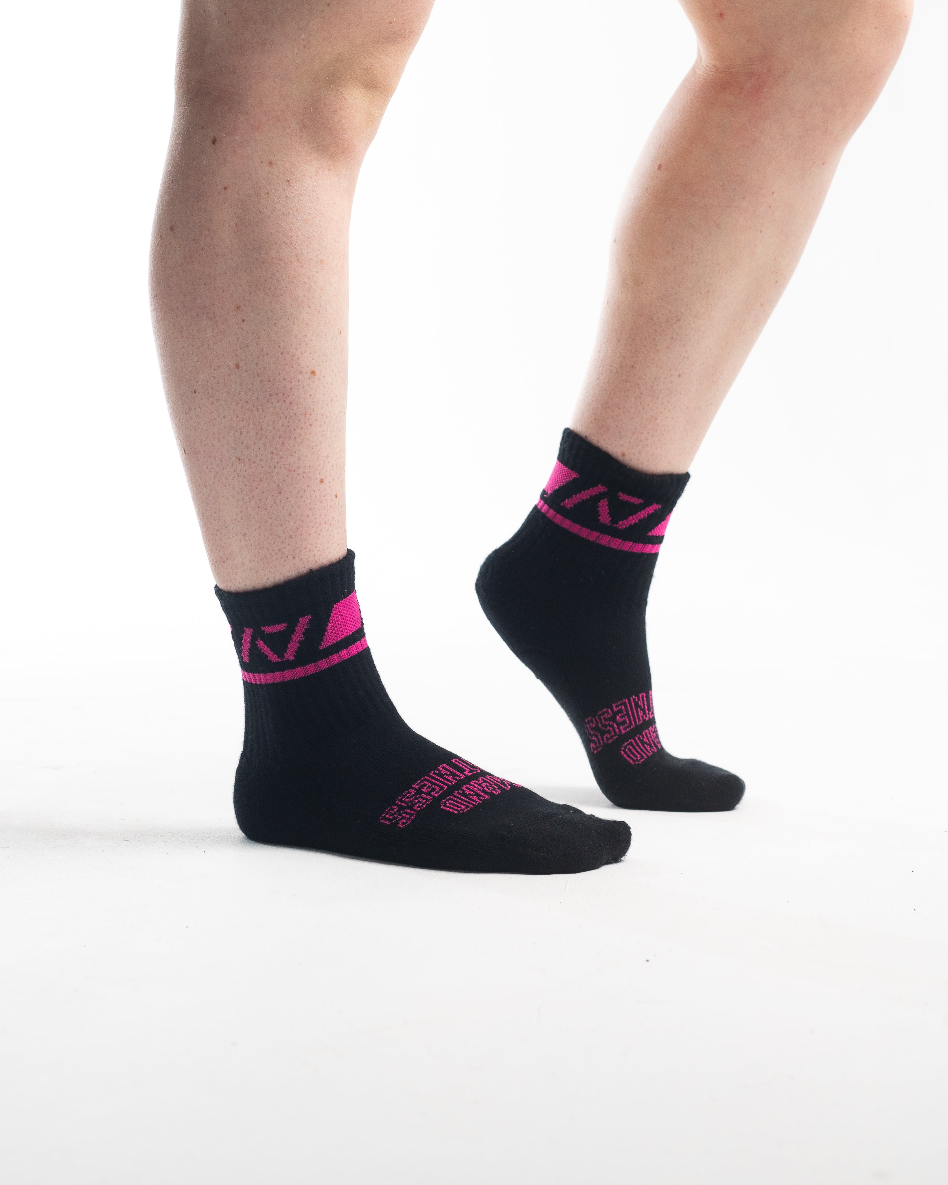 A7 Flamingo Crew socks showcase pink logos to let your energy show on the platform, in your training or while out and about. The IPF Approved Shadow Stone Meet Kit includes Powerlifting Singlet, A7 Meet Shirt, A7 Zebra Wrist Wraps, A7 Deadlift Socks, Hourglass Knee Sleeves (Stiff Knee Sleeves and Rigor Mortis Knee Sleeves). Genouillères powerlifting shipping to France, Spain, Ireland, Germany, Italy, Sweden and EU. 