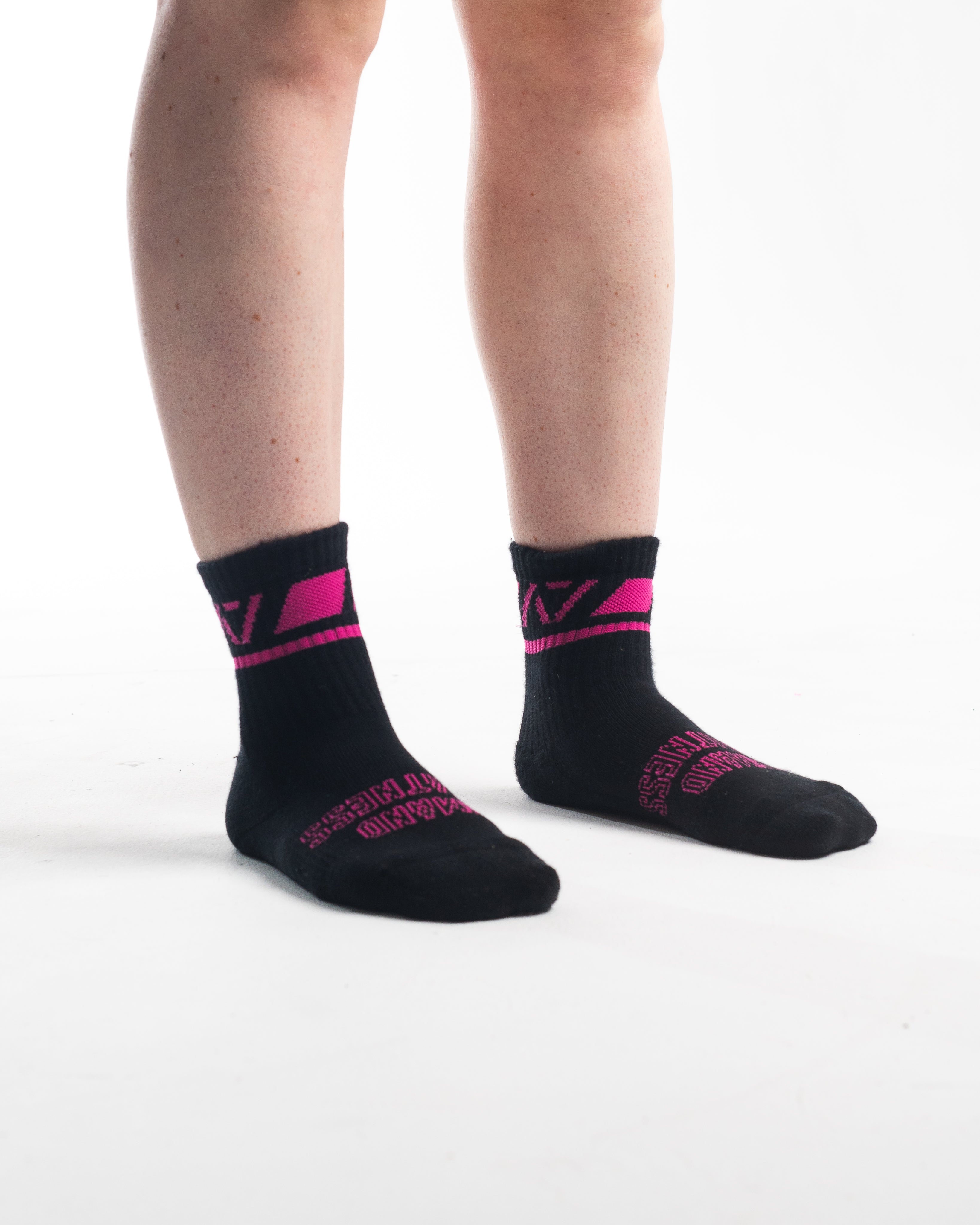 A7 Flamingo Crew socks showcase pink logos to let your energy show on the platform, in your training or while out and about. The IPF Approved Shadow Stone Meet Kit includes Powerlifting Singlet, A7 Meet Shirt, A7 Zebra Wrist Wraps, A7 Deadlift Socks, Hourglass Knee Sleeves (Stiff Knee Sleeves and Rigor Mortis Knee Sleeves). Genouillères powerlifting shipping to France, Spain, Ireland, Germany, Italy, Sweden and EU. 