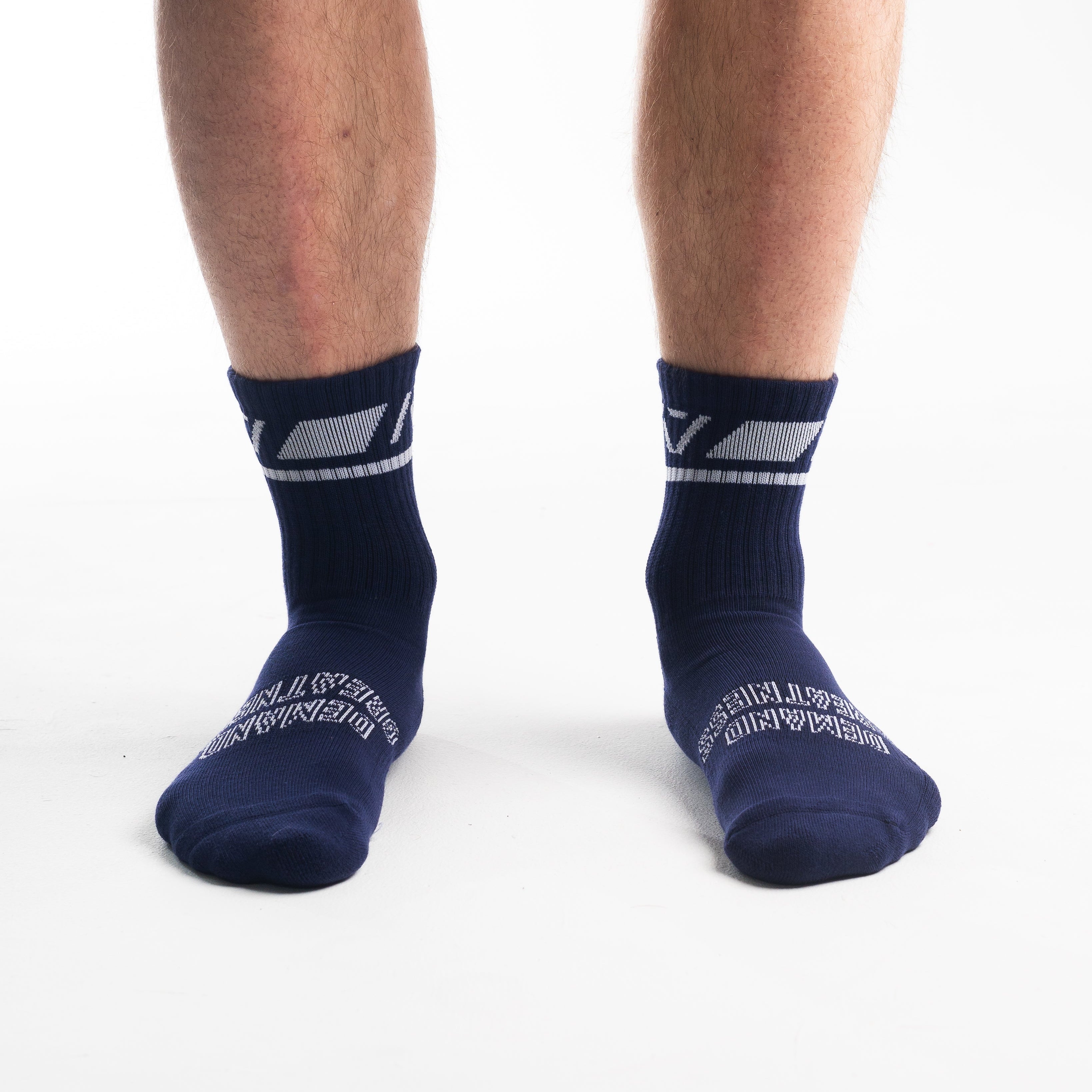 A7 Night Light Crew socks showcase white and blue logos to let your energy show on the platform, in your training or while out and about. The IPF Approved Shadow Stone Meet Kit includes Powerlifting Singlet, A7 Meet Shirt, A7 Zebra Wrist Wraps, A7 Deadlift Socks, Hourglass Knee Sleeves (Stiff Knee Sleeves and Rigor Mortis Knee Sleeves). Genouillères powerlifting shipping to France, Spain, Ireland, Germany, Italy, Sweden and EU.