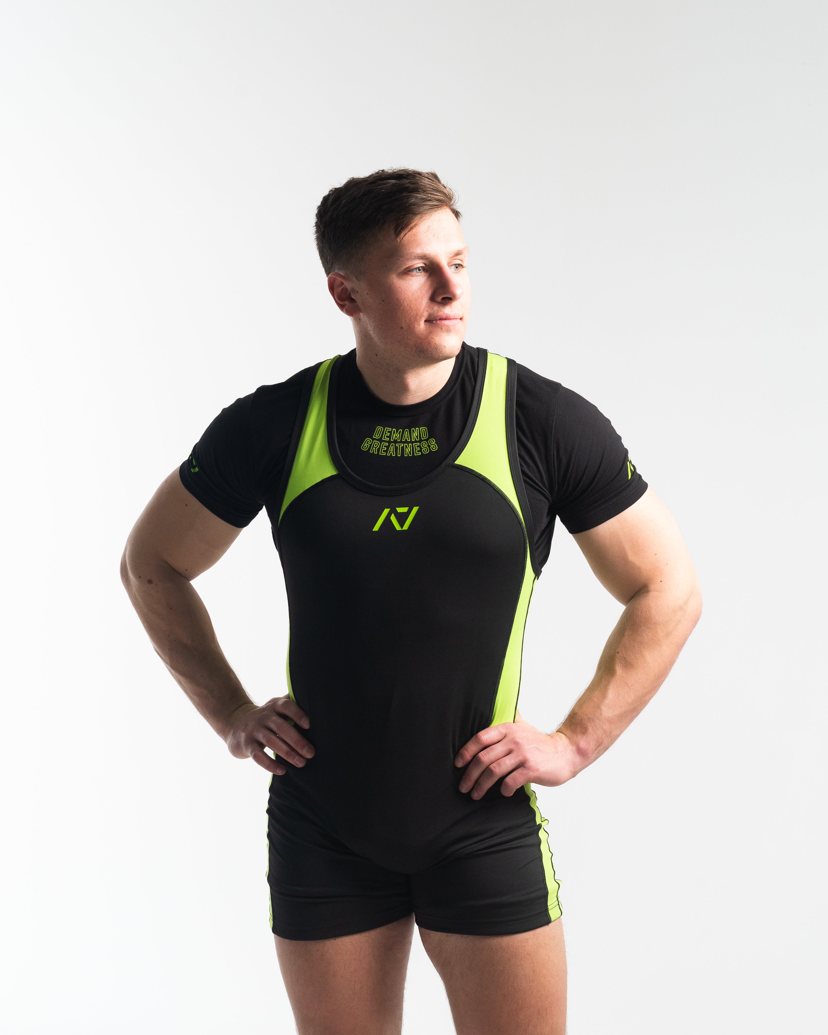 A7 IPF Approved Alien Luno singlet features extra lat mobility, side panel stitching to guide the squat depth level and curved panel design for a slimming look. The Women's cut singlet features a tapered waist and additional quad room. The IPF Approved Kit includes Powerlifting Singlet, A7 Meet Shirt, Deadlift Socks, Hourglass Knee Sleeves (Stiff Knee Sleeves and Rigor Mortis Knee Sleeves). Genouillères powerlifting shipping to France, Spain, Ireland, Germany, Italy, Sweden and EU. 