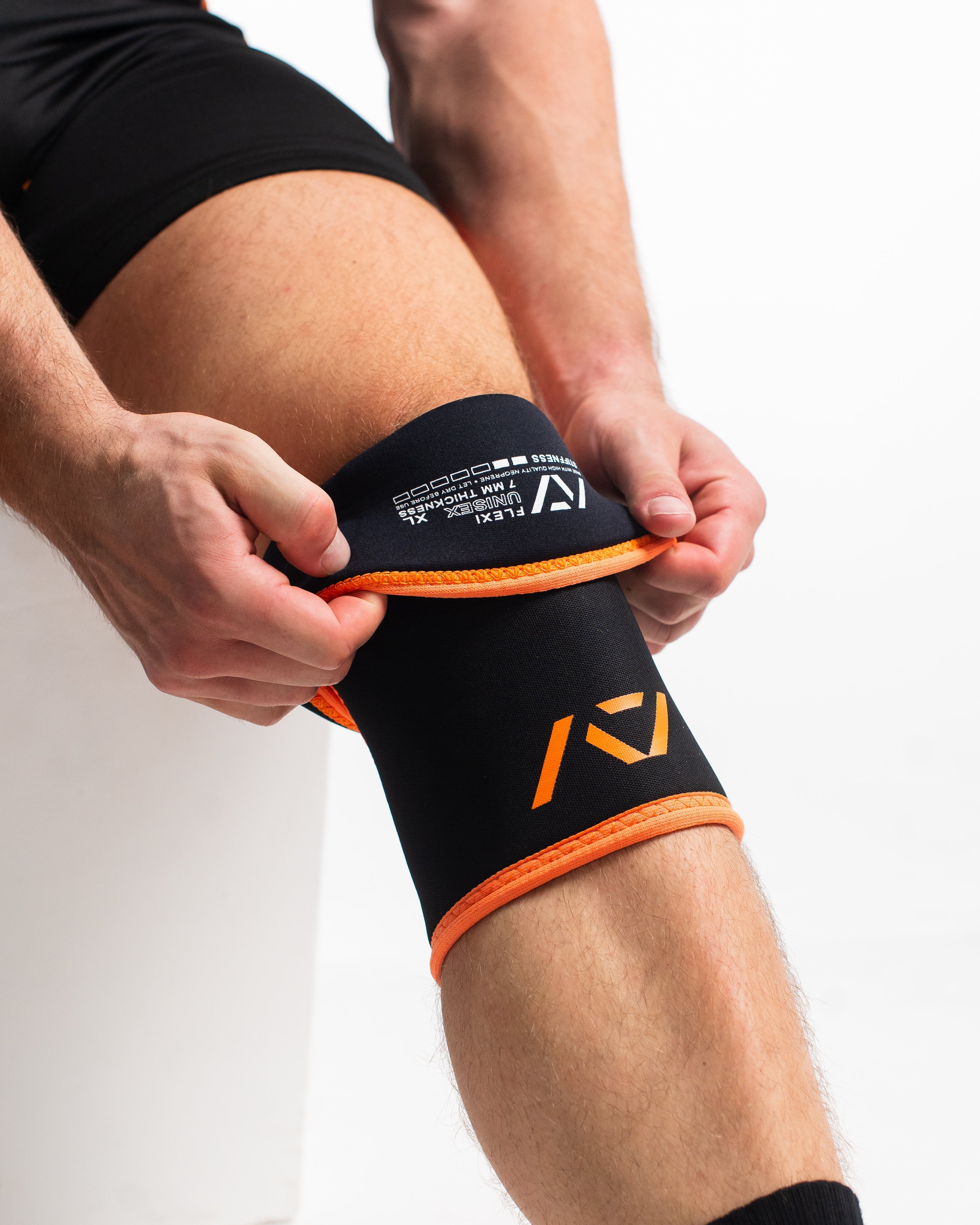 A7 IPF Approved Hourglass Knee Sleeves feature an hourglass-shaped centre taper fit to help provide knee compression while maintaining proper tightness around the calf and quad, offered in three stiffnesses (Flexi, Stiff and Rigor Mortis). Shop the full A7 Powerlifting IPF Approved Equipment collection. The IPF Approved Kit includes Powerlifting Singlet, A7 Meet Shirt, A7 Zebra Wrist Wraps and A7 Deadlift Socks. Genouillères powerlifting shipping to France, Spain, Ireland, Germany, Italy, Sweden and EU. 