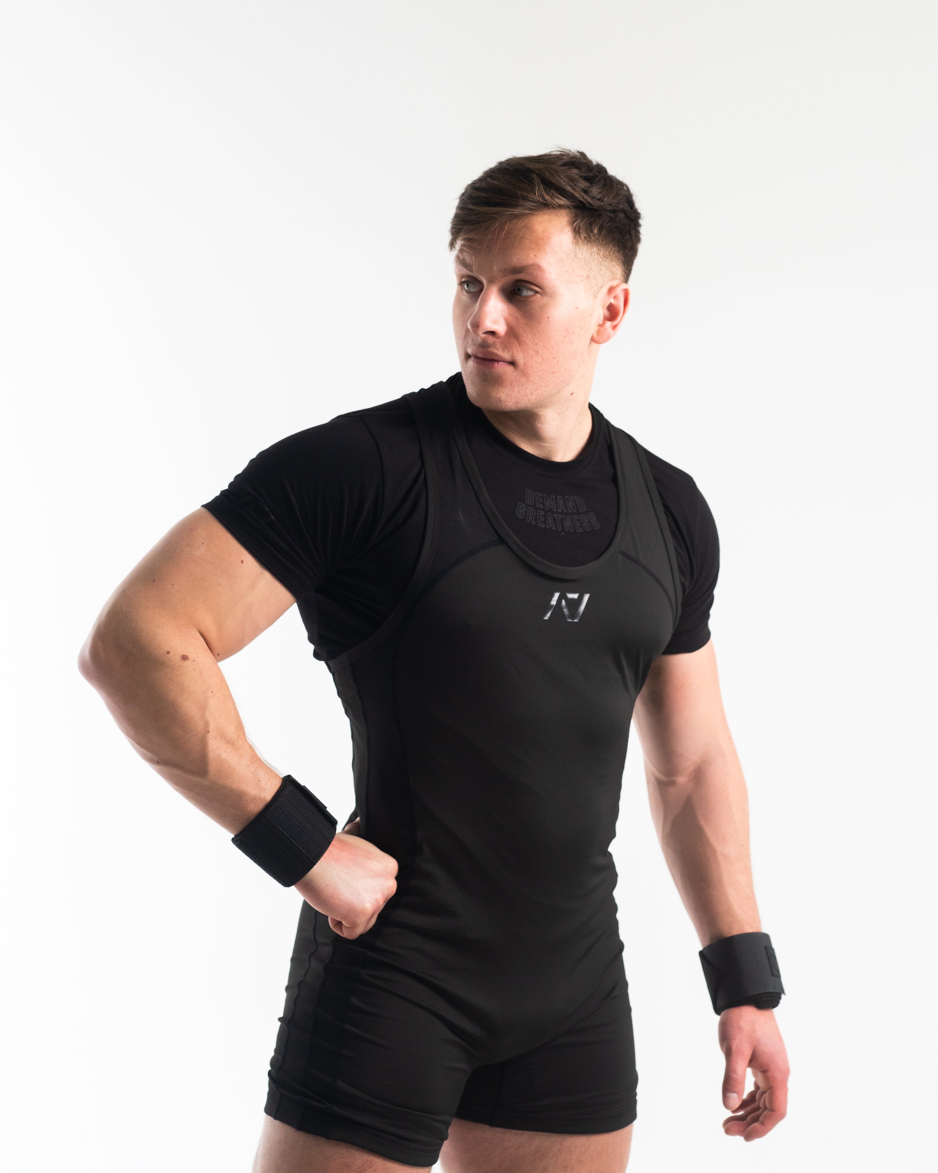 A7 IPF Approved Stealth Luno singlet features extra lat mobility, side panel stitching to guide the squat depth level and curved panel design for a slimming look. The Women's cut singlet features a tapered waist and additional quad room. The IPF Approved Kit includes Powerlifting Singlet, A7 Meet Shirt, A7 Zebra Wrist Wraps, Deadlift Socks, Hourglass Knee Sleeves (Stiff Knee Sleeves and Rigor Mortis Knee Sleeves). Genouillères powerlifting shipping to France, Spain, Ireland, Germany, Italy, Sweden and EU. 
