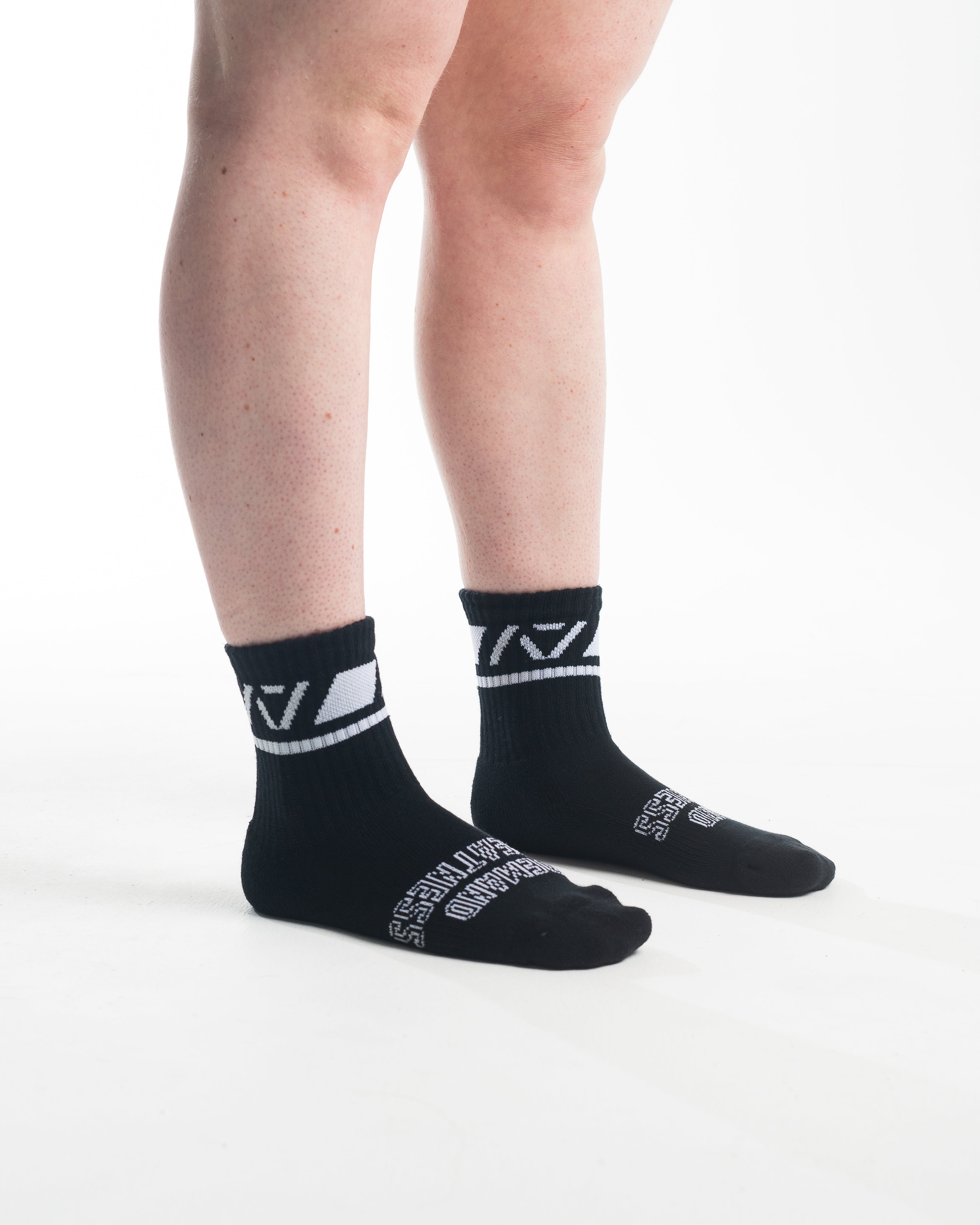 A7 Domino Crew socks showcase gold logos and let your energy show on the platform, in your training or while out and about. The IPF Approved Stealth Meet Kit includes Powerlifting Singlet, A7 Meet Shirt, A7 Zebra Wrist Wraps, A7 Deadlift Socks, Hourglass Knee Sleeves (Stiff Knee Sleeves and Rigor Mortis Knee Sleeves). Genouillères powerlifting shipping to France, Spain, Ireland, Germany, Italy, Sweden and EU.