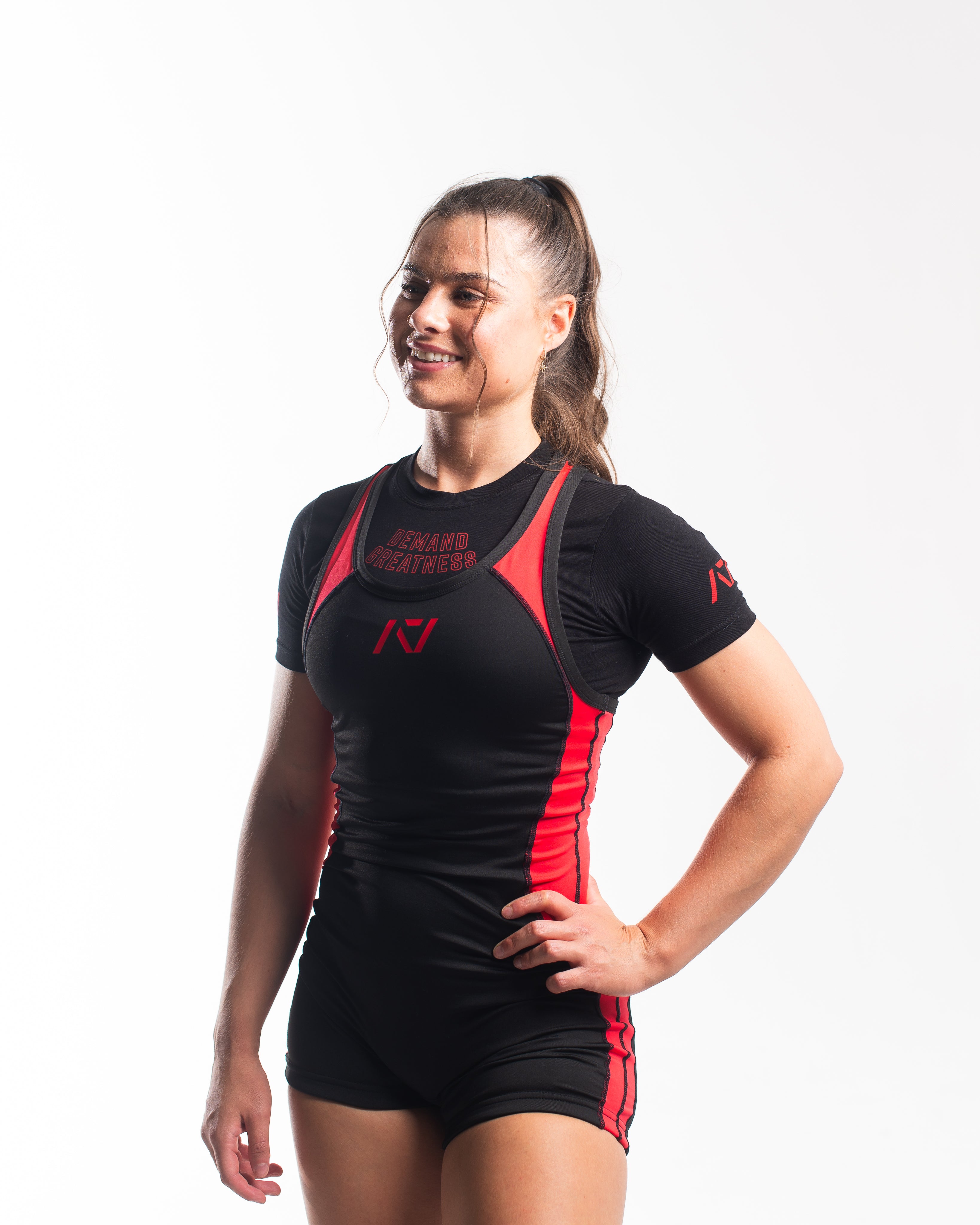A7 IPF Approved Red Dawn Luno singlet with extra lat mobility, side panel stitching to guide the squat depth level and curved panel design for a slimming look. The Women's cut singlet features a tapered waist and additional quad room. The IPF Approved Kit includes Powerlifting Singlet, A7 Meet Shirt, A7 Zebra Wrist Wraps, A7 Deadlift Socks, Hourglass Knee Sleeves (Stiff Knee Sleeves and Rigor Mortis Knee Sleeves). Genouillères powerlifting shipping to France, Spain, Ireland, Germany, Italy, Sweden and EU.