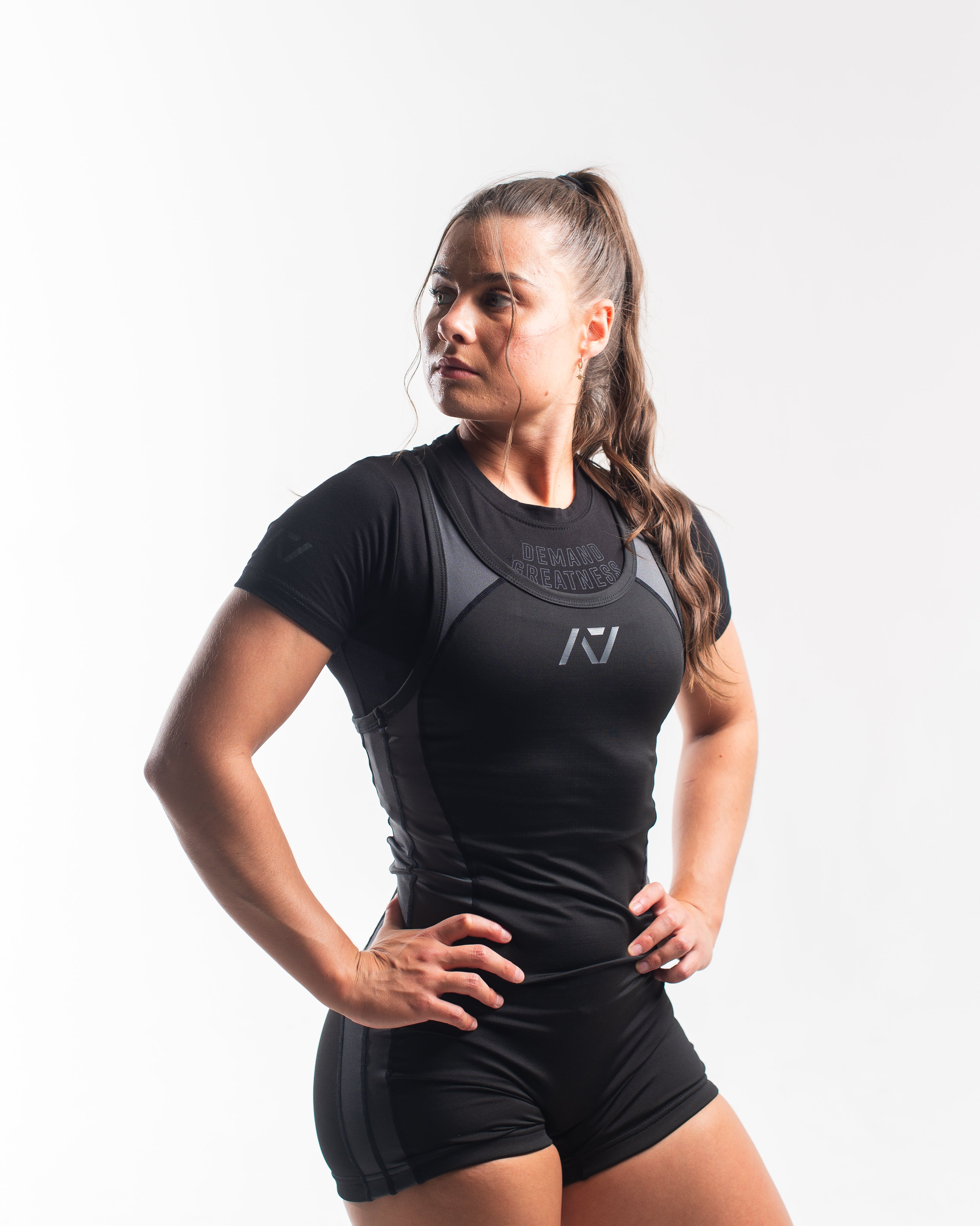 A7 IPF Approved Shadow Stone Luno singlet with extra lat mobility, side panel stitching to guide the squat depth level and curved panel design for a slimming look. The Women's singlet features a tapered waist and additional quad room. The IPF Approved Kit includes Powerlifting Singlet, A7 Meet Shirt, A7 Zebra Wrist Wraps, A7 Deadlift Socks, Hourglass Knee Sleeves (Stiff Knee Sleeves and Rigor Mortis Knee Sleeves). Genouillères powerlifting shipping to France, Spain, Ireland, Germany, Italy, Sweden and EU.