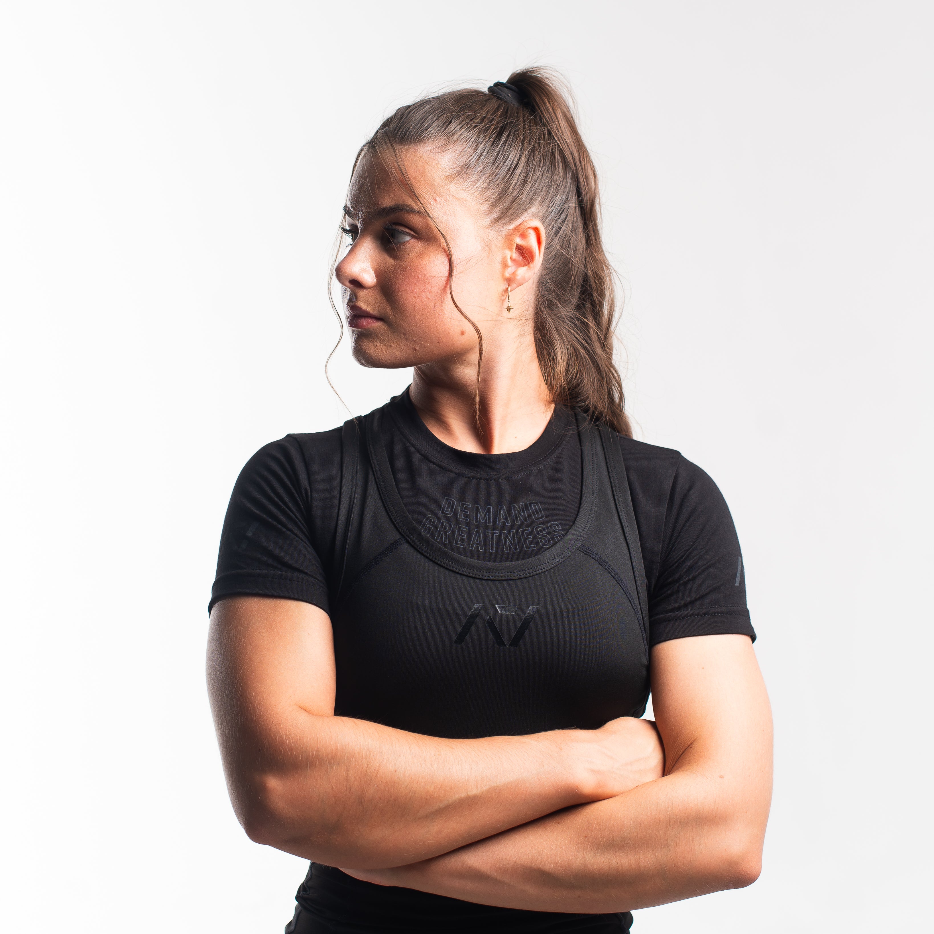 A7 IPF Approved Stealth Luno singlet with extra lat mobility, side panel stitching to guide the squat depth level and curved panel design for a slimming look. The Women's singlet features a tapered waist and additional quad room. The IPF Approved Kit includes Powerlifting Singlet, A7 Meet Shirt, A7 Zebra Wrist Wraps, A7 Deadlift Socks, Hourglass Knee Sleeves (Stiff Knee Sleeves and Rigor Mortis Knee Sleeves). Genouillères powerlifting shipping to France, Spain, Ireland, Germany, Italy, Sweden and EU.