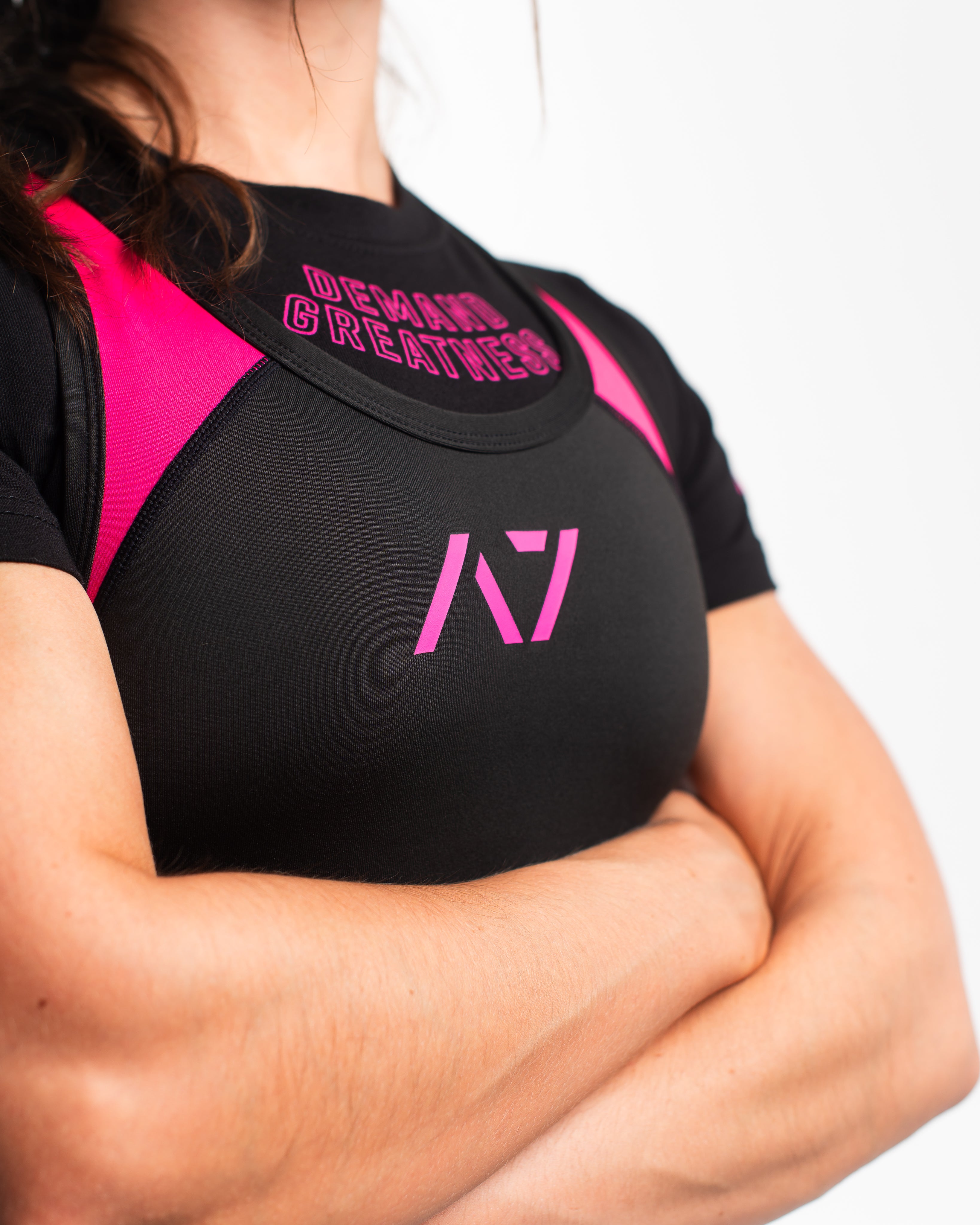 A7 IPF Approved Flamingo Luno singlet with extra lat mobility, side panel stitching to guide the squat depth level and curved panel design for a slimming look. The Women's cut singlet features a tapered waist and additional quad room. The IPF Approved Kit includes Powerlifting Singlet, A7 Meet Shirt, A7 Zebra Wrist Wraps, A7 Deadlift Socks, Hourglass Knee Sleeves (Stiff Knee Sleeves and Rigor Mortis Knee Sleeves). Genouillères powerlifting shipping to France, Spain, Ireland, Germany, Italy, Sweden and EU.