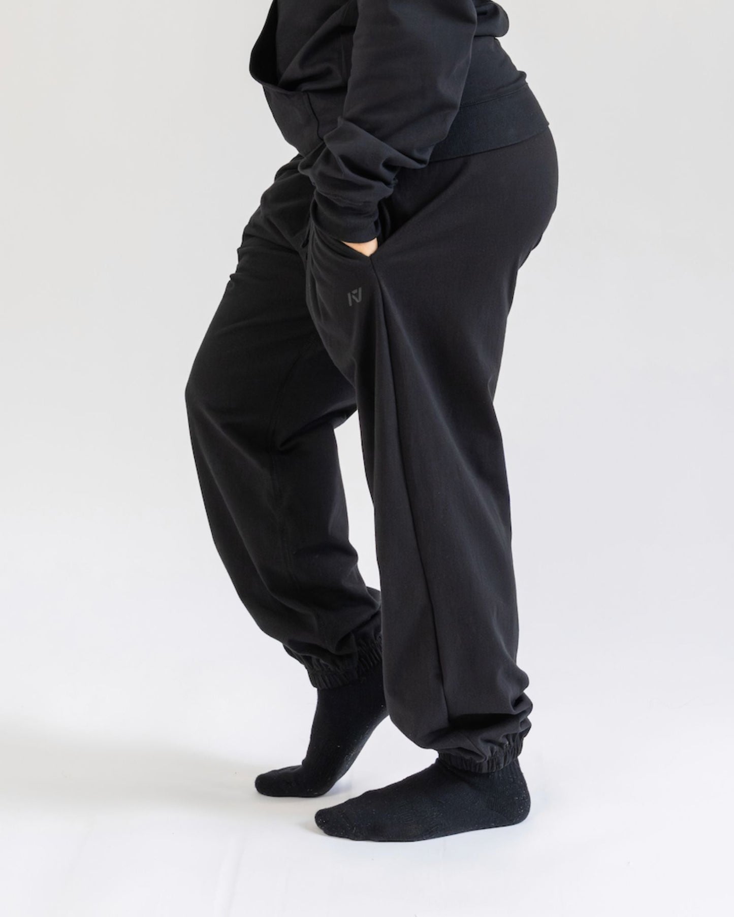 Demanding Greatness going the extra mile to offer TRUE Organic Apparel; not just in the fabric or the dye, but in every detail in between. Our certifications reflect this commitment: GOTS ensures our fabrics are made from 100% genuine organic cotton, and OEKO-TEX guarantees that our dyes and printed artwork are free from harmful substances and chemicals throughout the entire production process. Genouill�res powerlifting shipping to France, Spain, Ireland, Germany, Italy, Sweden and EU.