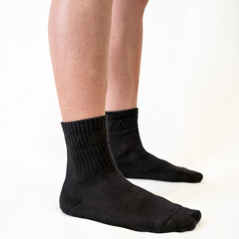 A7 Stealth Crew socks showcase gold logos and let your energy show on the platform, in your training or while out and about. The IPF Approved Stealth Meet Kit includes Powerlifting Singlet, A7 Meet Shirt, A7 Zebra Wrist Wraps, A7 Deadlift Socks, Hourglass Knee Sleeves (Stiff Knee Sleeves and Rigor Mortis Knee Sleeves). Genouillères powerlifting shipping to France, Spain, Ireland, Germany, Italy, Sweden and EU.