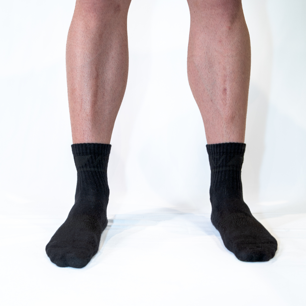 A7 Stealth Crew socks showcase gold logos and let your energy show on the platform, in your training or while out and about. The IPF Approved Stealth Meet Kit includes Powerlifting Singlet, A7 Meet Shirt, A7 Zebra Wrist Wraps, A7 Deadlift Socks, Hourglass Knee Sleeves (Stiff Knee Sleeves and Rigor Mortis Knee Sleeves). Genouillères powerlifting shipping to France, Spain, Ireland, Germany, Italy, Sweden and EU.