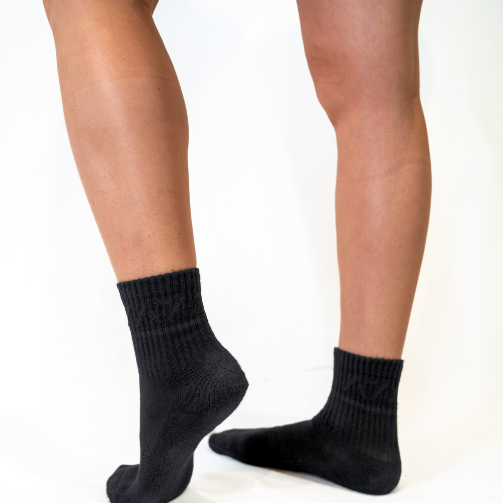 
                      
                        A7 Stealth Crew socks showcase gold logos and let your energy show on the platform, in your training or while out and about. The IPF Approved Stealth Meet Kit includes Powerlifting Singlet, A7 Meet Shirt, A7 Zebra Wrist Wraps, A7 Deadlift Socks, Hourglass Knee Sleeves (Stiff Knee Sleeves and Rigor Mortis Knee Sleeves). Genouillères powerlifting shipping to France, Spain, Ireland, Germany, Italy, Sweden and EU.
                      
                    