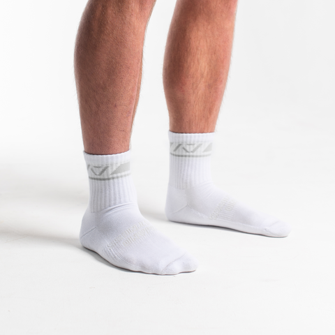 A7 Polar Crew socks - let your energy show on the platform, in your training or while out and about. The IPF Approved Stealth Meet Kit includes Powerlifting Singlet, A7 Meet Shirt, A7 Zebra Wrist Wraps, A7 Deadlift Socks, Hourglass Knee Sleeves (Stiff Knee Sleeves and Rigor Mortis Knee Sleeves). Genouillères powerlifting shipping to France, Spain, Ireland, Germany, Italy, Sweden and EU.