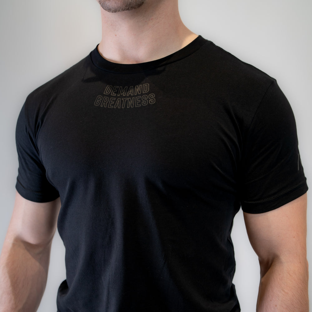 
                      
                        Demand Greatness True-Fit Shadow Stealth is our new meet shirt design highlighting Demand Greatness to showcase your impact on the platform. The Shirt is IPF Approved. Shop the full A7 Powerlifting IPF Approved Equipment collection. The IPF Approved Kit includes Powerlifting Singlet, A7 Meet Shirt, A7 Zebra Wrist Wraps, A7 Deadlift Socks, Hourglass Knee Sleeves (Stiff & Rigor Mortis Sleeves). Genouill�res powerlifting shipping to France, Spain, Ireland, Germany, Italy, Sweden and EU.
                      
                    