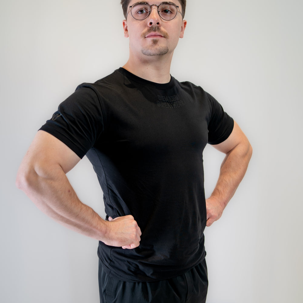 
                      
                        Demand Greatness True-Fit Shadow Stealth is our new meet shirt design highlighting Demand Greatness to showcase your impact on the platform. The Shirt is IPF Approved. Shop the full A7 Powerlifting IPF Approved Equipment collection. The IPF Approved Kit includes Powerlifting Singlet, A7 Meet Shirt, A7 Zebra Wrist Wraps, A7 Deadlift Socks, Hourglass Knee Sleeves (Stiff & Rigor Mortis Sleeves). Genouill�res powerlifting shipping to France, Spain, Ireland, Germany, Italy, Sweden and EU.
                      
                    