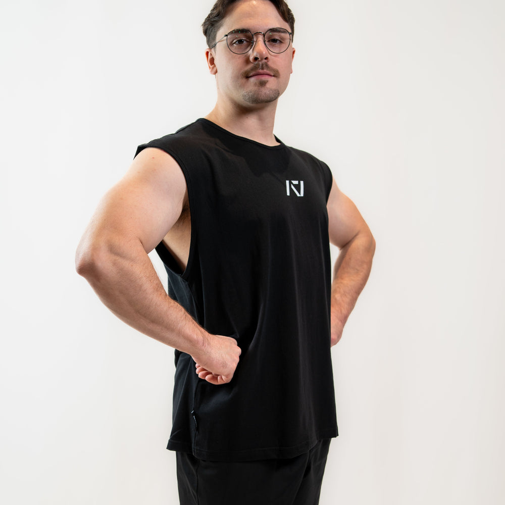 Just like our high-demand over-fit shirts, the Over-Fit Cut Off Shirt offers one of the best covers in the gym while giving you complete freedom of movement; or perfect for lounging in style. Designed for those upper-body days when it gets hot but you still want to keep your torso covered, this tank keeps you comfortable, flexible, and ready for every lift. Genouill�res powerlifting shipping to France, Spain, Ireland, Germany, Italy, Sweden and EU.