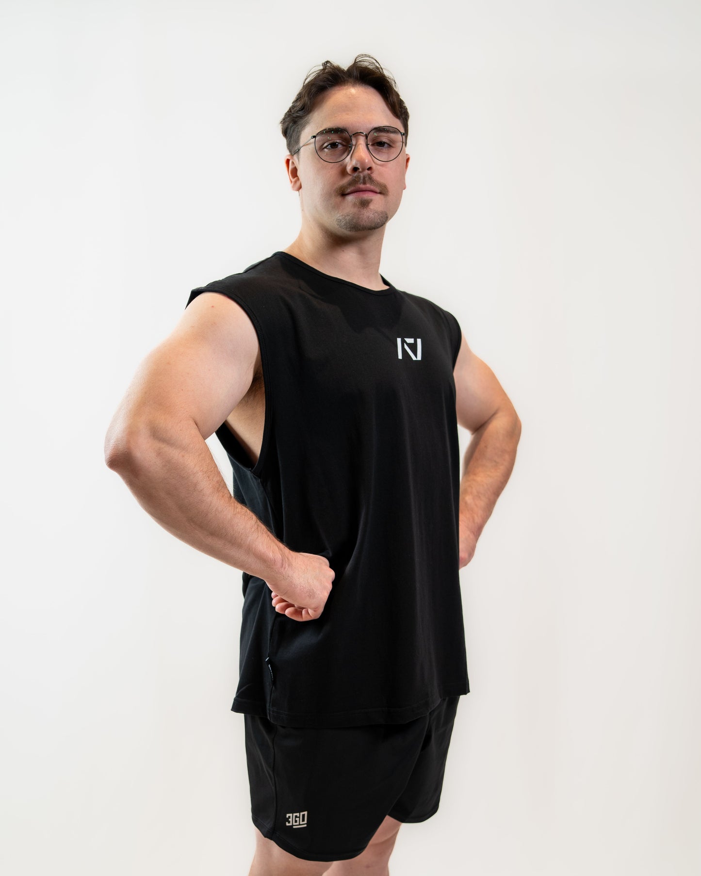 Just like our high-demand over-fit shirts, the Over-Fit Cut Off Shirt offers one of the best covers in the gym while giving you complete freedom of movement; or perfect for lounging in style. Designed for those upper-body days when it gets hot but you still want to keep your torso covered, this tank keeps you comfortable, flexible, and ready for every lift. Genouill�res powerlifting shipping to France, Spain, Ireland, Germany, Italy, Sweden and EU.