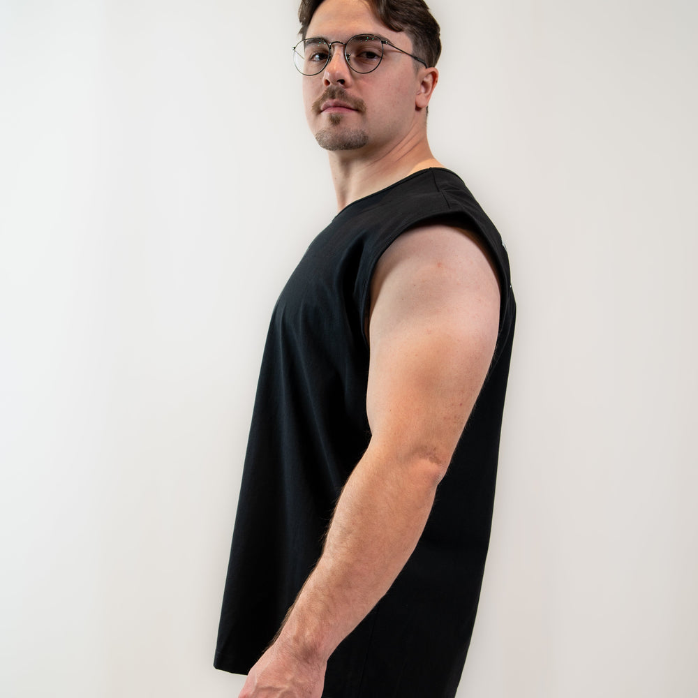 
                      
                        Just like our high-demand over-fit shirts, the Over-Fit Cut Off Shirt offers one of the best covers in the gym while giving you complete freedom of movement; or perfect for lounging in style. Designed for those upper-body days when it gets hot but you still want to keep your torso covered, this tank keeps you comfortable, flexible, and ready for every lift. Genouill�res powerlifting shipping to France, Spain, Ireland, Germany, Italy, Sweden and EU.
                      
                    