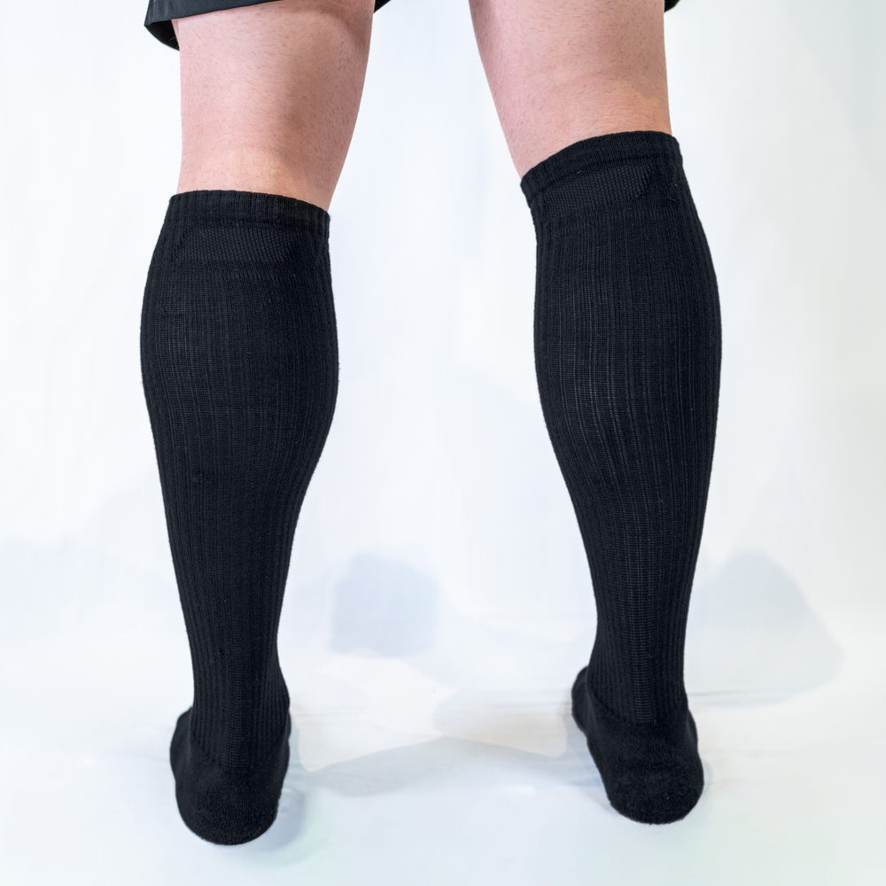 
                      
                        A7 Stealth Deadlift socks are designed specifically for pulls and keep your shins protected from scrapes. A7 deadlift socks are a perfect pair to wear in training or powerlifting competition. The IPF Approved Kit includes Powerlifting Singlet, A7 Meet Shirt, A7 Zebra Wrist Wraps, A7 Deadlift Socks, Hourglass Knee Sleeves (Stiff Knee Sleeves and Rigor Mortis Knee Sleeves). Genouillères powerlifting shipping to France, Spain, Ireland, Germany, Italy, Sweden and EU.
                      
                    