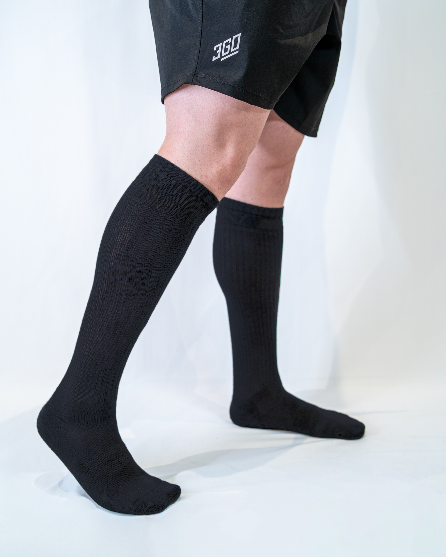 A7 Stealth Deadlift socks are designed specifically for pulls and keep your shins protected from scrapes. A7 deadlift socks are a perfect pair to wear in training or powerlifting competition. The IPF Approved Kit includes Powerlifting Singlet, A7 Meet Shirt, A7 Zebra Wrist Wraps, A7 Deadlift Socks, Hourglass Knee Sleeves (Stiff Knee Sleeves and Rigor Mortis Knee Sleeves). Genouillères powerlifting shipping to France, Spain, Ireland, Germany, Italy, Sweden and EU.