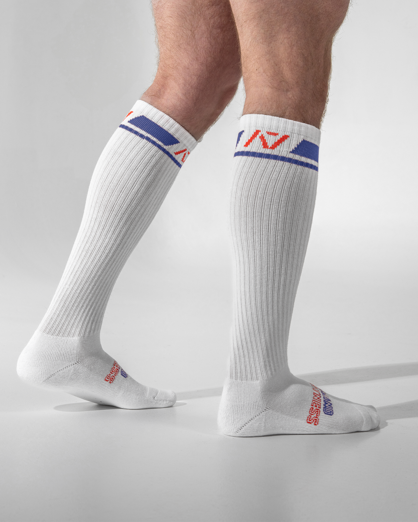 A7 RWB deadlift socks are designed specifically for pulls and keep your shins protected from scrapes. A7 deadlift socks are a perfect pair to wear in training or powerlifting competition. The A7 IPF Approved Kit includes Powerlifting Singlet, A7 Meet Shirt, A7 Zebra Wrist Wraps, A7 Deadlift Socks, Hourglass Knee Sleeves (Stiff Knee Sleeves and Rigor Mortis Knee Sleeves). Genouill�res powerlifting shipping to France, Spain, Ireland, Germany, Italy, Sweden and EU.