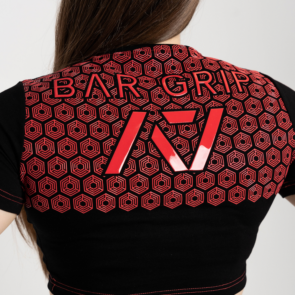 
                      
                        Whether pressing, pulling, squatting or any other variational movement the knurling is always there. The silicone bar grip helps with slippery commercial benches and bars and anchors the barbell to your back. Genouill�res powerlifting shipping to France, Spain, Ireland, Germany, Italy, Sweden and EU.
                      
                    