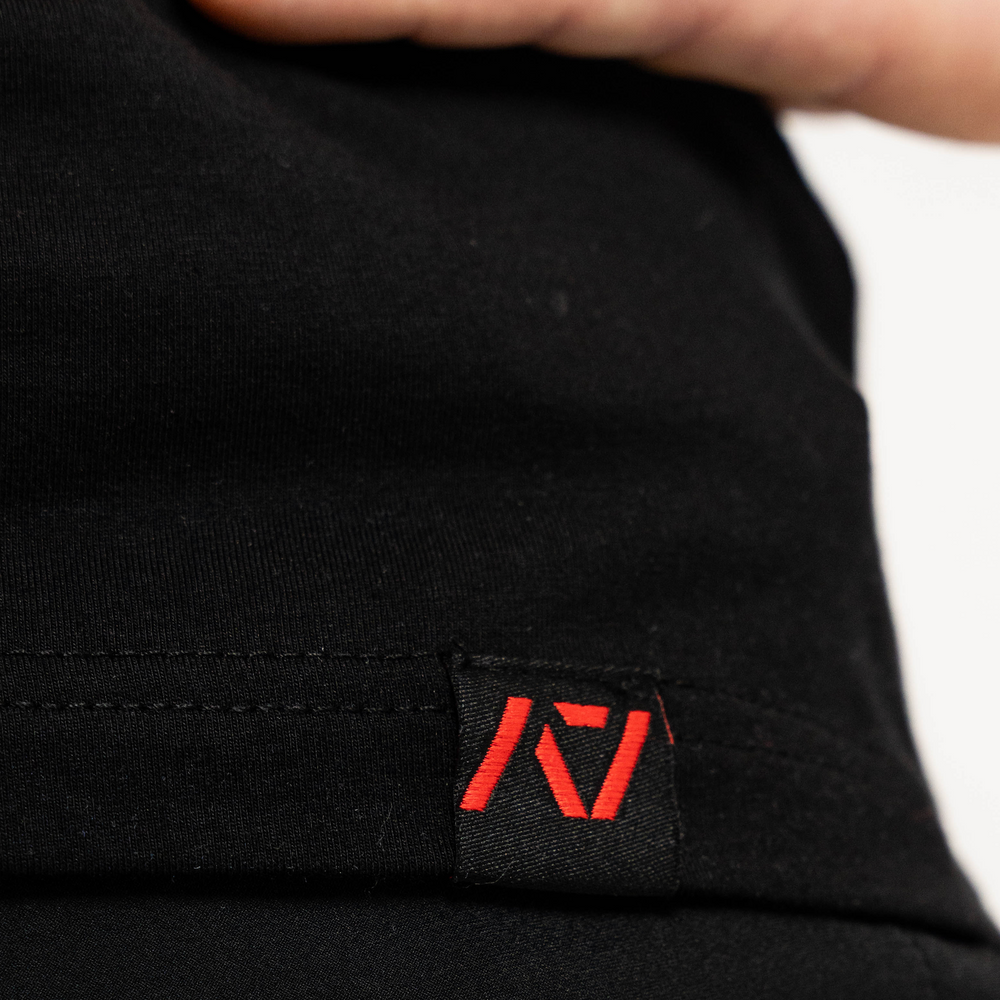 
                      
                        Whether pressing, pulling, squatting or any other variational movement the knurling is always there. The silicone bar grip helps with slippery commercial benches and bars and anchors the barbell to your back. Genouill�res powerlifting shipping to France, Spain, Ireland, Germany, Italy, Sweden and EU.
                      
                    