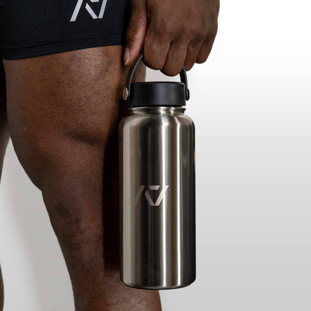 Our 32oz Insulated Stainless Steel Water Bottle in sleek stainless steel is designed to keep up with your toughest training days, long commutes, and everything in between. With a generous 32 oz capacity, you'll have plenty of hydration on hand to power through any challenge. Genouill�res powerlifting shipping to France, Spain, Ireland, Germany, Italy, Sweden and EU.