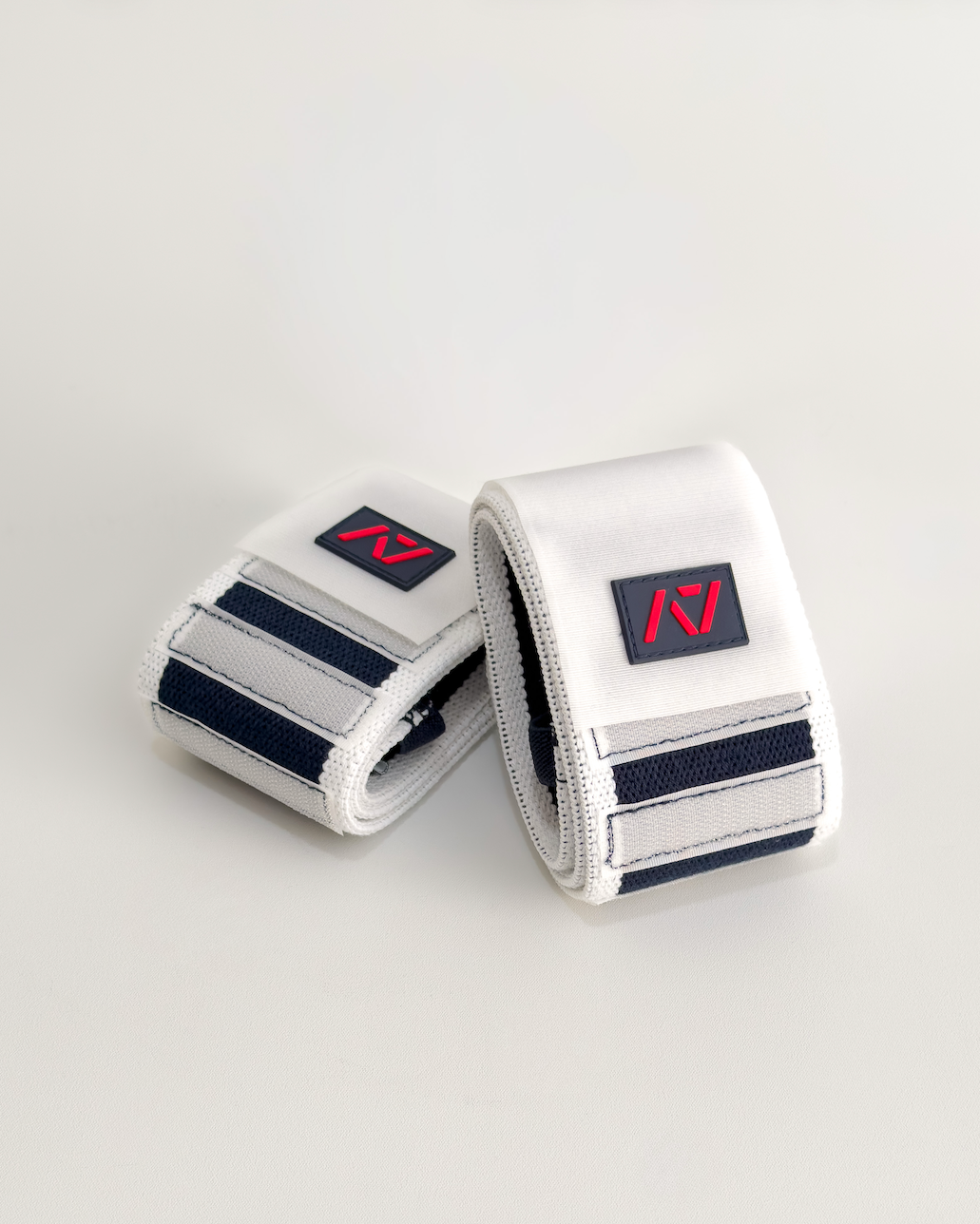 A7 IPF Approved Zebra Wraps feature strips of velcro on the wraps, allowing Zebra Wraps to conform fully to your unique preference of tightness. We offer Zebra wrist wraps in 3 lengths and 4 stiffnesses (Flexi, Mids, Stiff, and Rigor Mortis). The IPF Approved Kit includes Powerlifting Singlet, A7 Meet Shirt, A7 Zebra Wrist Wraps, A7 Deadlift Socks, Hourglass Knee Sleeves. Genouill�res powerlifting shipping to France, Spain, Ireland, Germany, Italy, Sweden and EU.