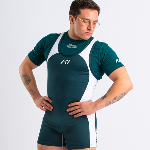 A7 IPF Approved Emerald Forás Luno singlet features extra lat mobility, side panel stitching to guide the squat depth level and curved panel design for a slimming look.  The IPF Approved Kit includes Luno Powerlifting Singlet, A7 Meet Shirt, A7 Zebra Wrist Wraps, A7 Deadlift Socks, Hourglass Knee Sleeves (Stiff Knee Sleeves and Rigor Mortis Knee Sleeves). Genouill�res powerlifting shipping to France, Spain, Ireland, Germany, Italy, Sweden and EU.