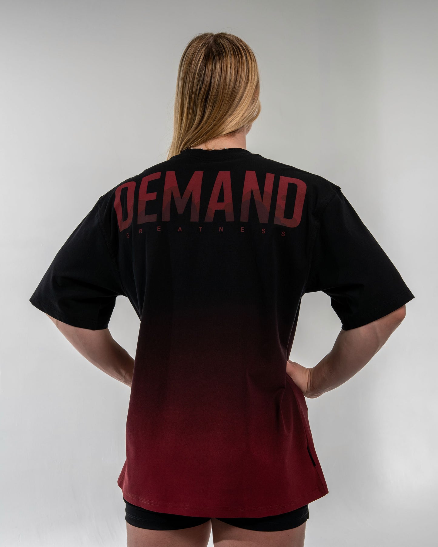 Just like our high-demand over-fit shirts, the Over-Fit Cut Off Shirt offers one of the best covers in the gym while giving you complete freedom of movement; or perfect for lounging in style. Designed for those upper-body days when it gets hot but you still want to keep your torso covered, this tank keeps you comfortable, flexible, and ready for every lift. Genouill�res powerlifting shipping to France, Spain, Ireland, Germany, Italy, Sweden and EU.