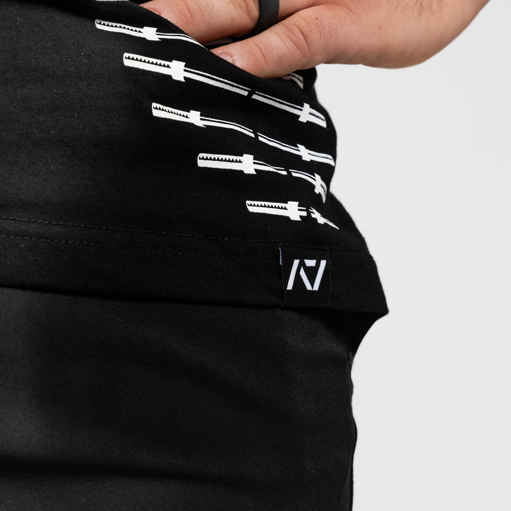 
                      
                        Whether pressing, pulling, squatting or any other variational movement the knurling is always there. The silicone bar grip helps with slippery commercial benches and bars and anchors the barbell to your back. Genouill�res powerlifting shipping to France, Spain, Ireland, Germany, Italy, Sweden and EU.
                      
                    