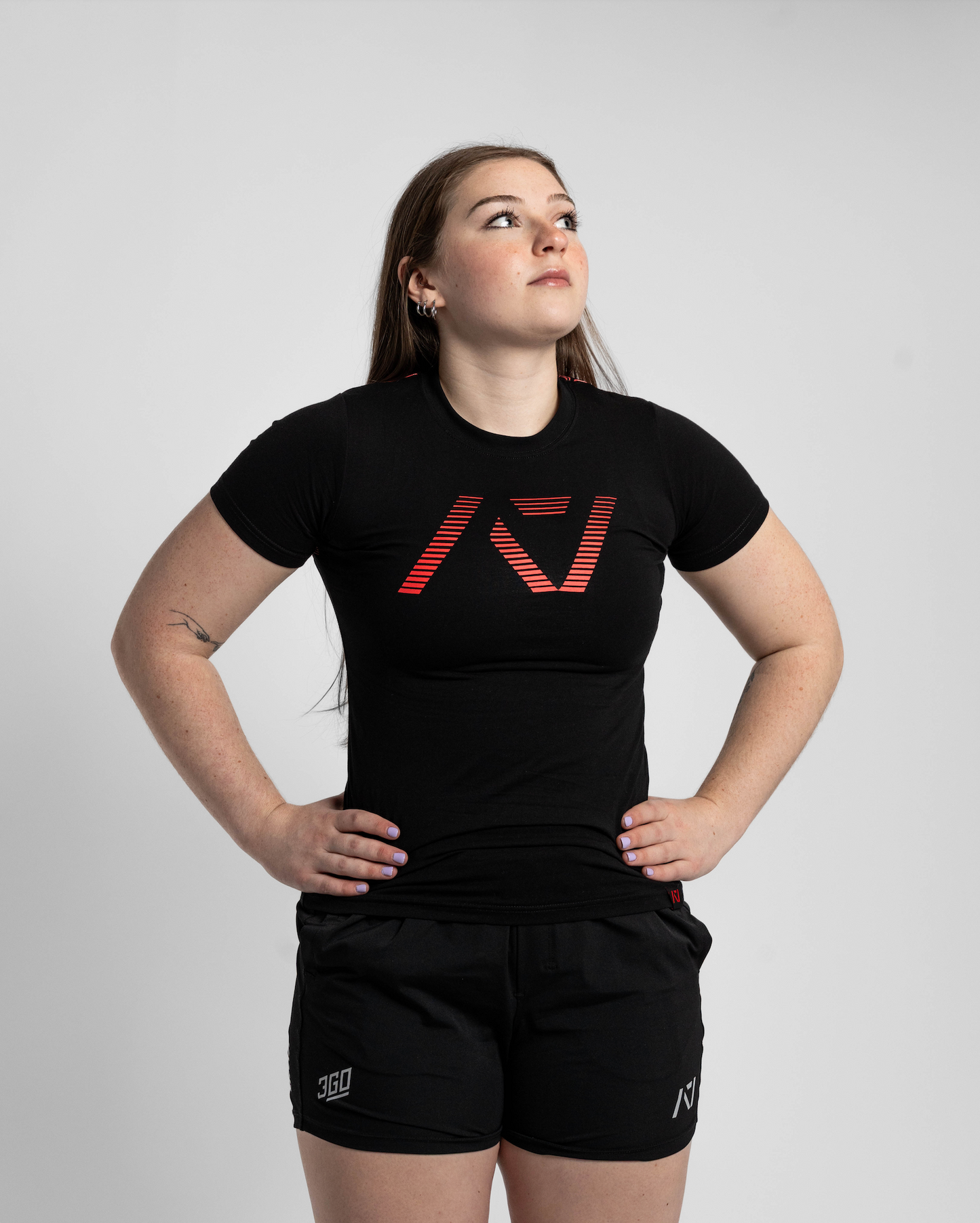 Whether pressing, pulling, squatting or any other variational movement the knurling is always there. The silicone bar grip helps with slippery commercial benches and bars and anchors the barbell to your back. Genouill�res powerlifting shipping to France, Spain, Ireland, Germany, Italy, Sweden and EU.