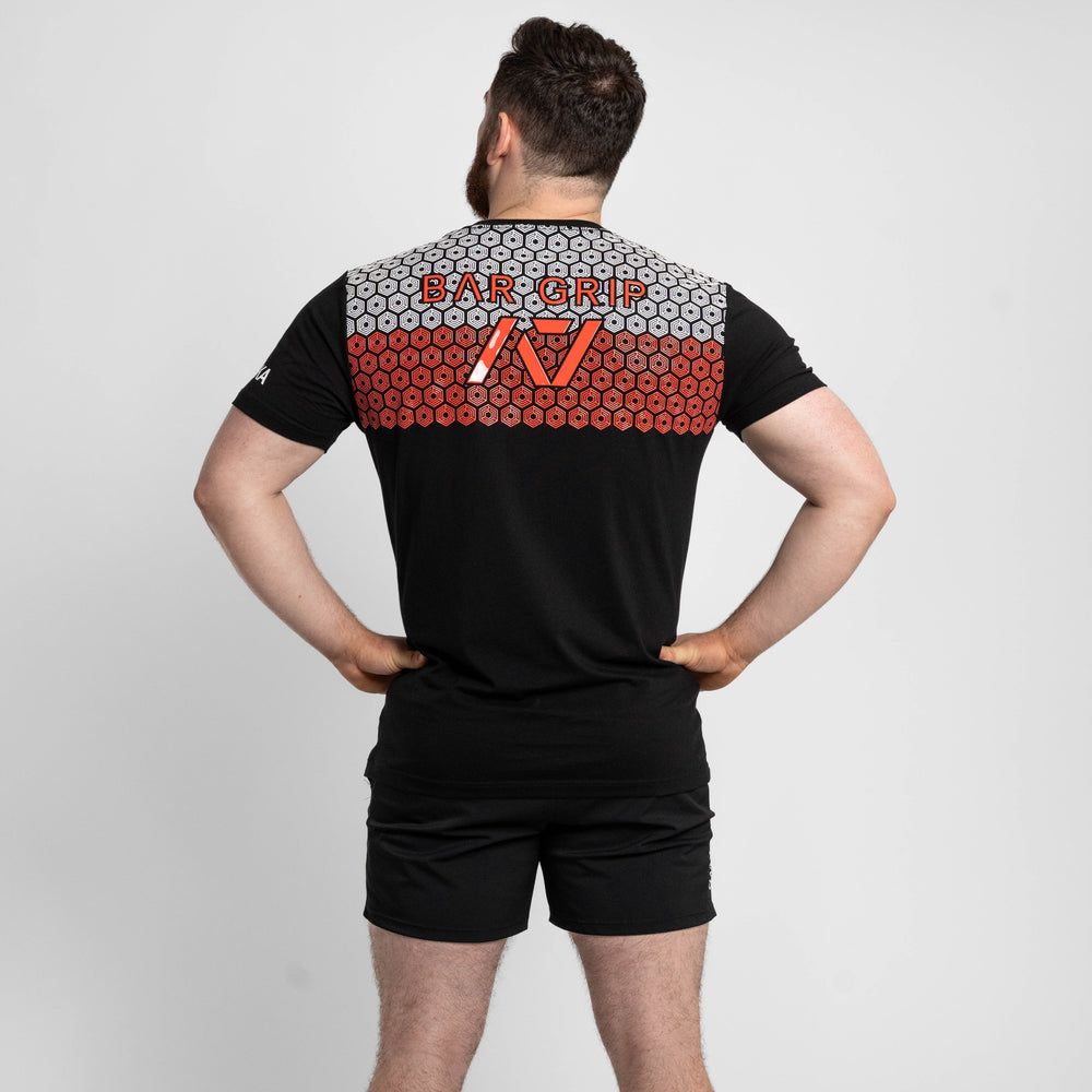 
                      
                        Whether pressing, pulling, squatting or any other variational movement the knurling is always there. The silicone bar grip helps with slippery commercial benches and bars and anchors the barbell to your back. Genouill�res powerlifting shipping to France, Spain, Ireland, Germany, Italy, Sweden and EU.
                      
                    