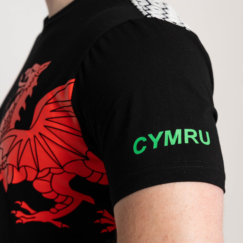 
                      
                        Whether pressing, pulling, squatting or any other variational movement the knurling is always there. The silicone bar grip helps with slippery commercial benches and bars and anchors the barbell to your back. Genouill�res powerlifting shipping to France, Spain, Ireland, Germany, Italy, Sweden and EU.
                      
                    