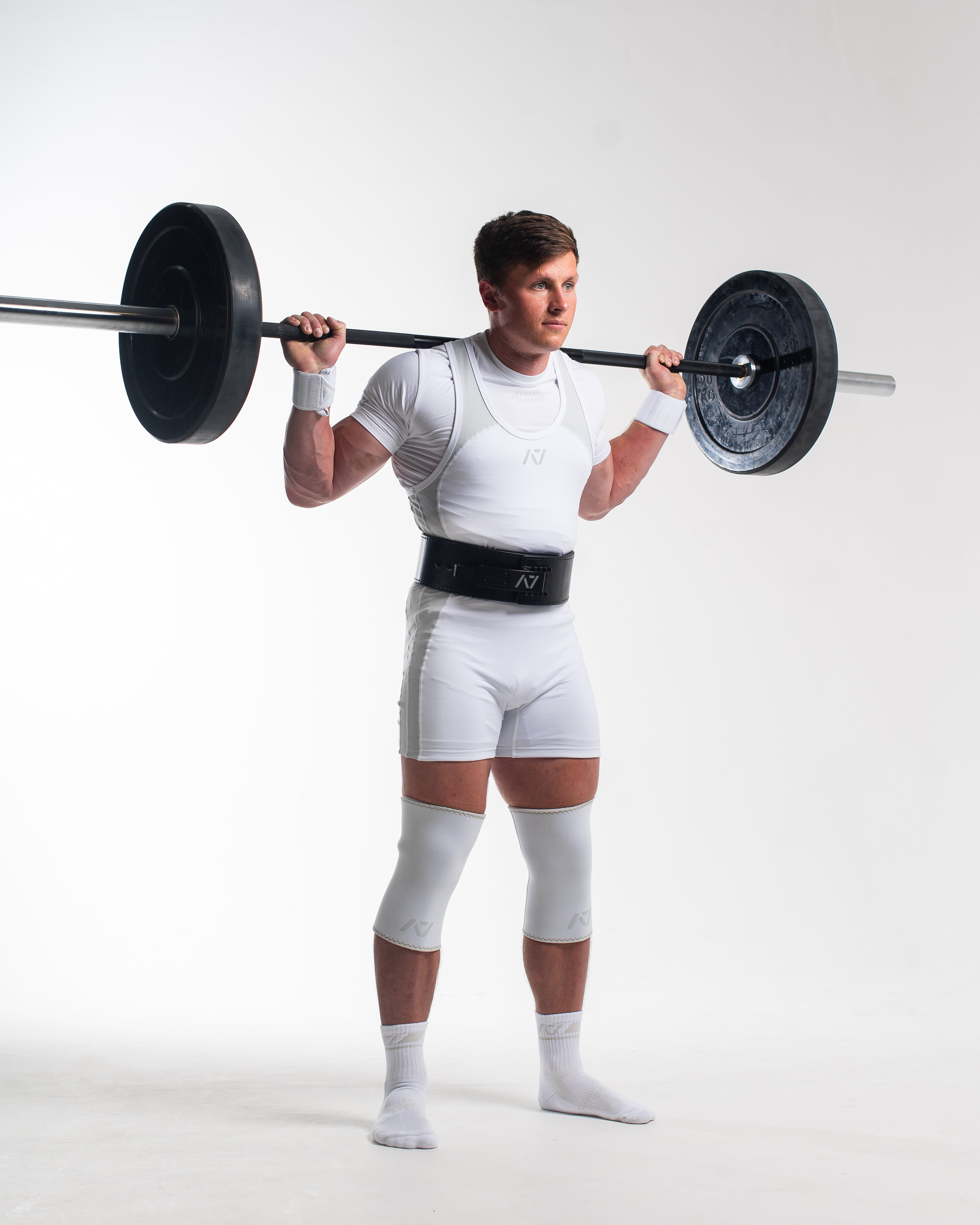 A7 IPF Approved Polar Luno singlet with extra lat mobility, side panel stitching to guide the squat depth level and curved panel design for a slimming look. The Women's cut singlet features a tapered waist and additional quad room. The IPF Approved Kit includes Powerlifting Singlet, A7 Meet Shirt, A7 Zebra Wrist Wraps, A7 Deadlift Socks, Hourglass Knee Sleeves (Stiff Knee Sleeves and Rigor Mortis Knee Sleeves). Genouillères powerlifting shipping to France, Spain, Ireland, Germany, Italy, Sweden and EU. 