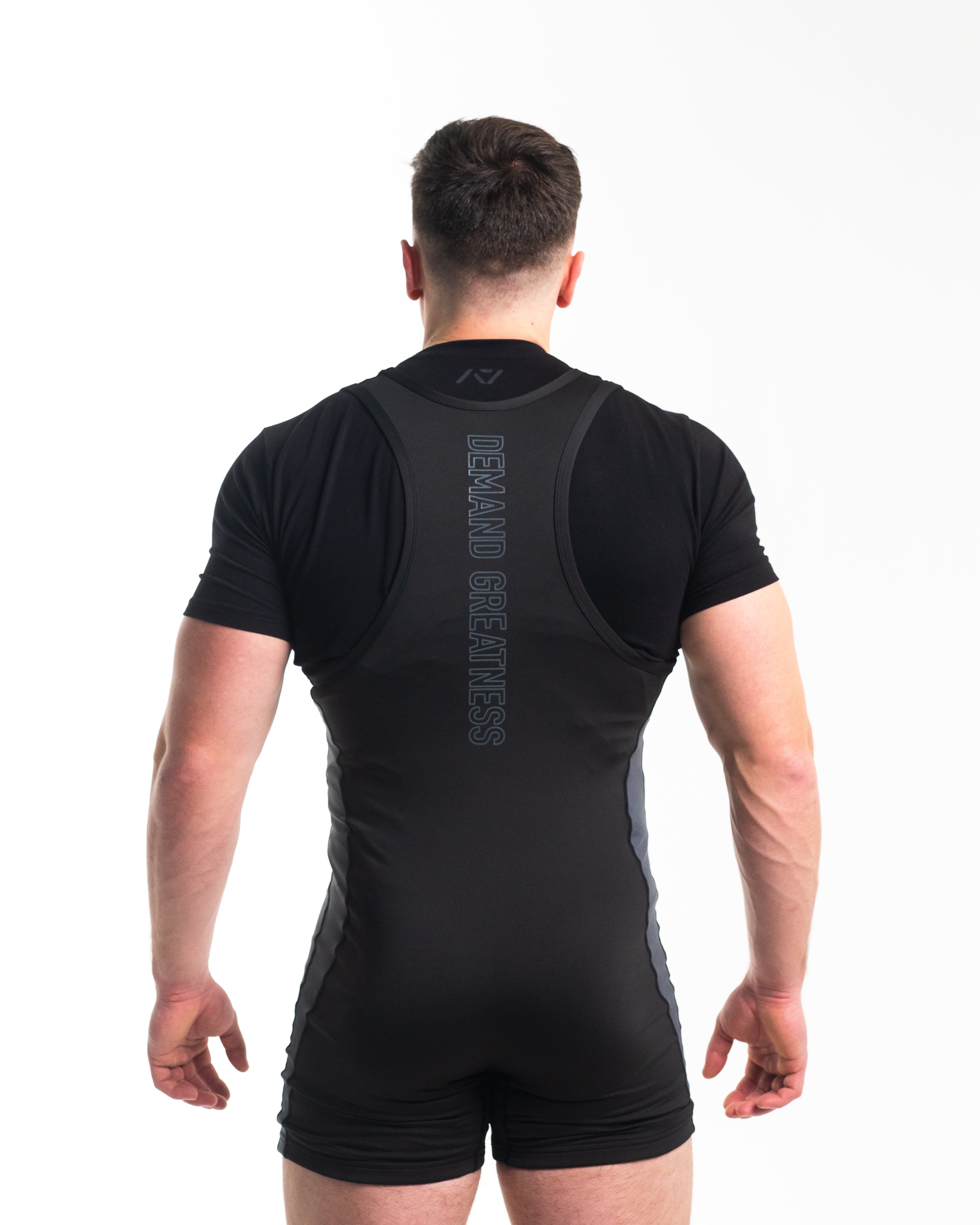 A7 IPF Approved Shadow Stone Luno singlet with extra lat mobility, side panel stitching to guide the squat depth level and curved panel design for a slimming look. The Women's singlet features a tapered waist and additional quad room. The IPF Approved Kit includes Powerlifting Singlet, A7 Meet Shirt, A7 Zebra Wrist Wraps, A7 Deadlift Socks, Hourglass Knee Sleeves (Stiff Knee Sleeves and Rigor Mortis Knee Sleeves). Genouillères powerlifting shipping to France, Spain, Ireland, Germany, Italy, Sweden and EU. 