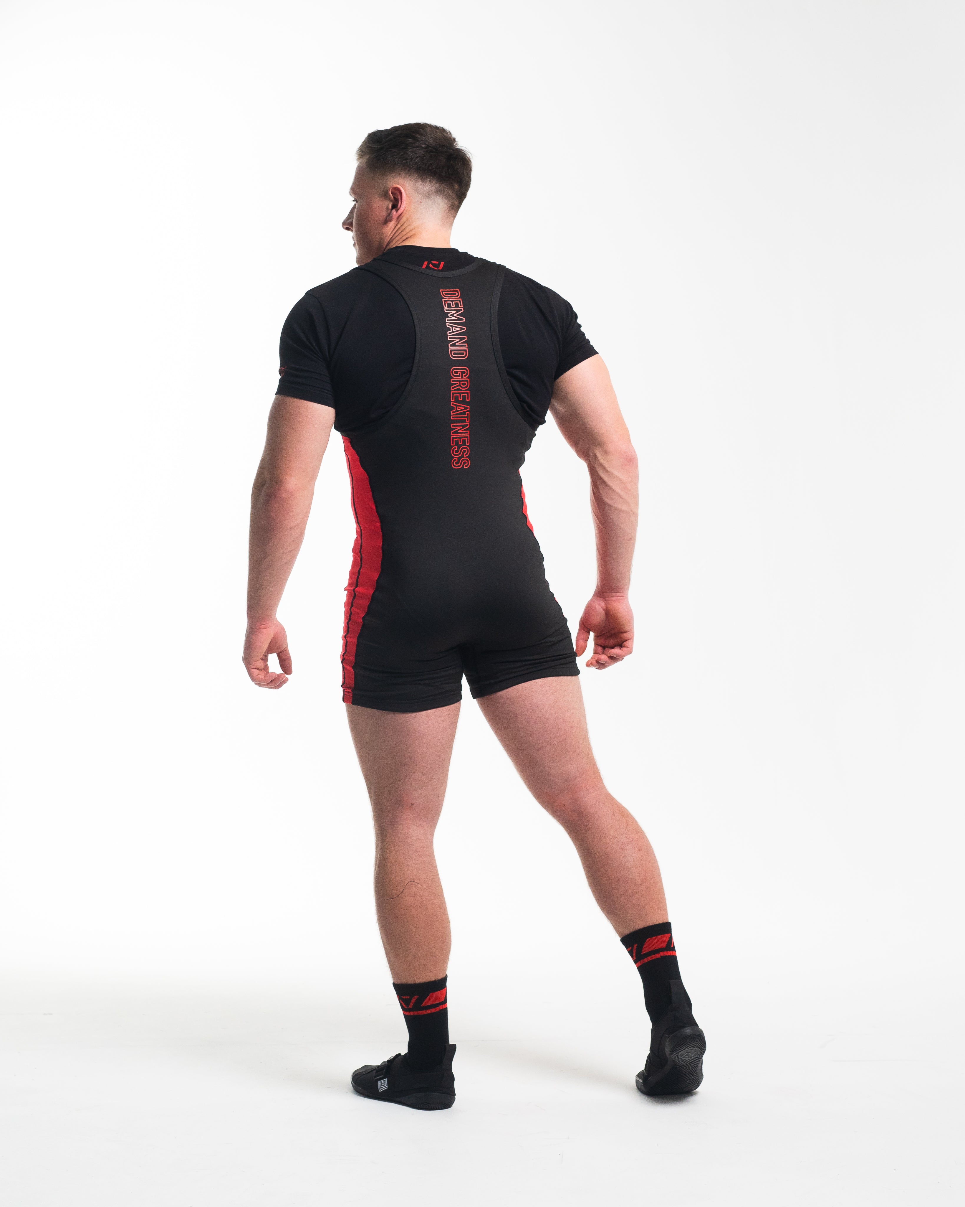 A7 IPF Approved Red Dawn Luno singlet with extra lat mobility, side panel stitching to guide the squat depth level and curved panel design for a slimming look. The Women's singlet features a tapered waist and additional quad room. The IPF Approved Kit includes Powerlifting Singlet, A7 Meet Shirt, A7 Zebra Wrist Wraps, A7 Deadlift Socks, Hourglass Knee Sleeves (Stiff Knee Sleeves and Rigor Mortis Knee Sleeves). Genouillères powerlifting shipping to France, Spain, Ireland, Germany, Italy, Sweden and EU. 