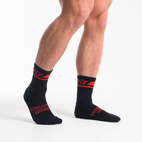 A7 Red Dawn Crew socks showcase dark grey logos to keep contrast at a minimum and let your energy show on the platform, in your training or while out and about. The IPF Approved Shadow Stone Meet Kit includes Powerlifting Singlet, A7 Meet Shirt, A7 Zebra Wrist Wraps, A7 Deadlift Socks, Hourglass Knee Sleeves (Stiff Knee Sleeves and Rigor Mortis Knee Sleeves). Genouillères powerlifting shipping to France, Spain, Ireland, Germany, Italy, Sweden and EU.