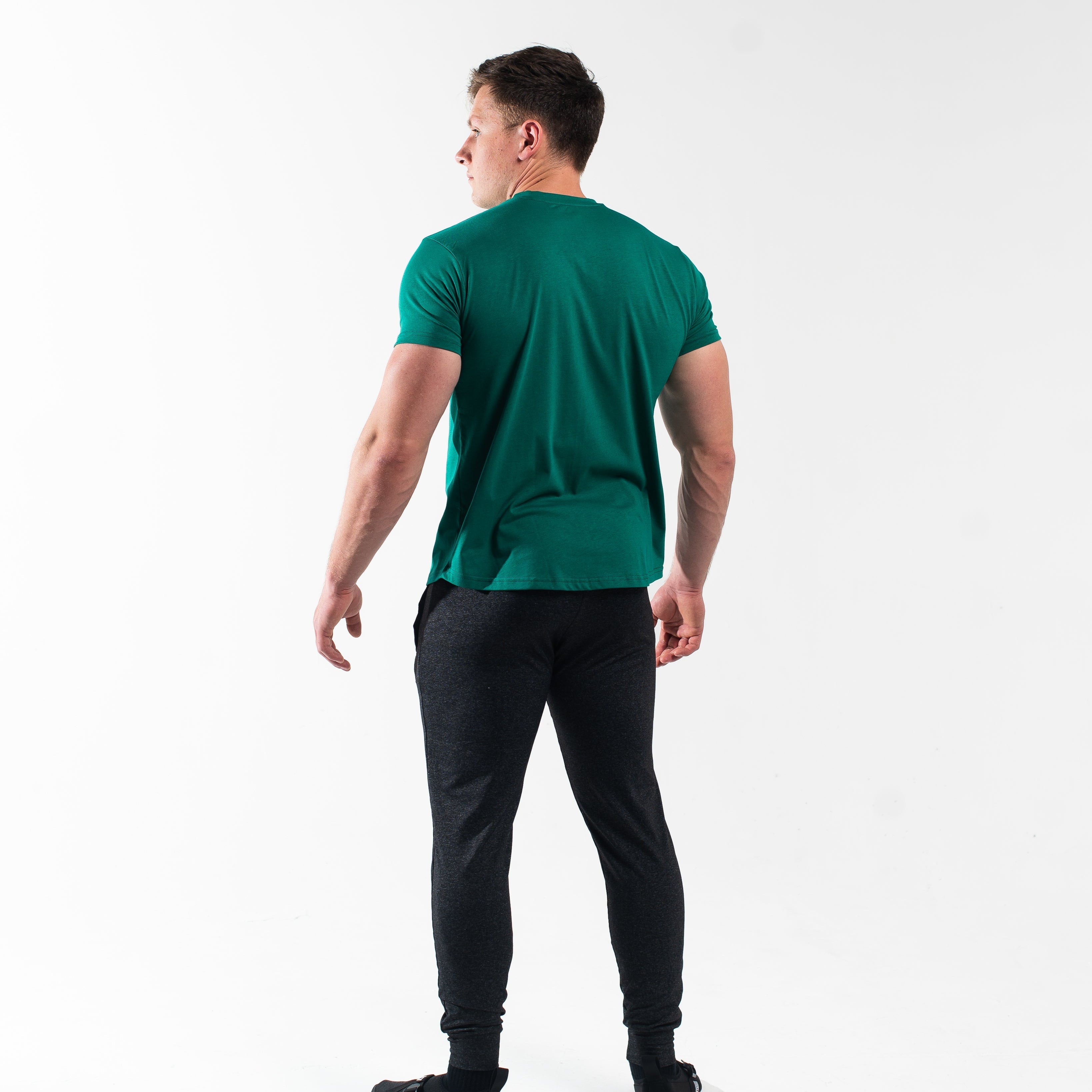 The Balance Collection combines comfort and aesthetics. The pieces in this collection are made with comfortable fabrics and minimal logos to create a simple, yet impactful look. Genouillères powerlifting shipping to France, Spain, Ireland, Germany, Italy, Sweden and EU.