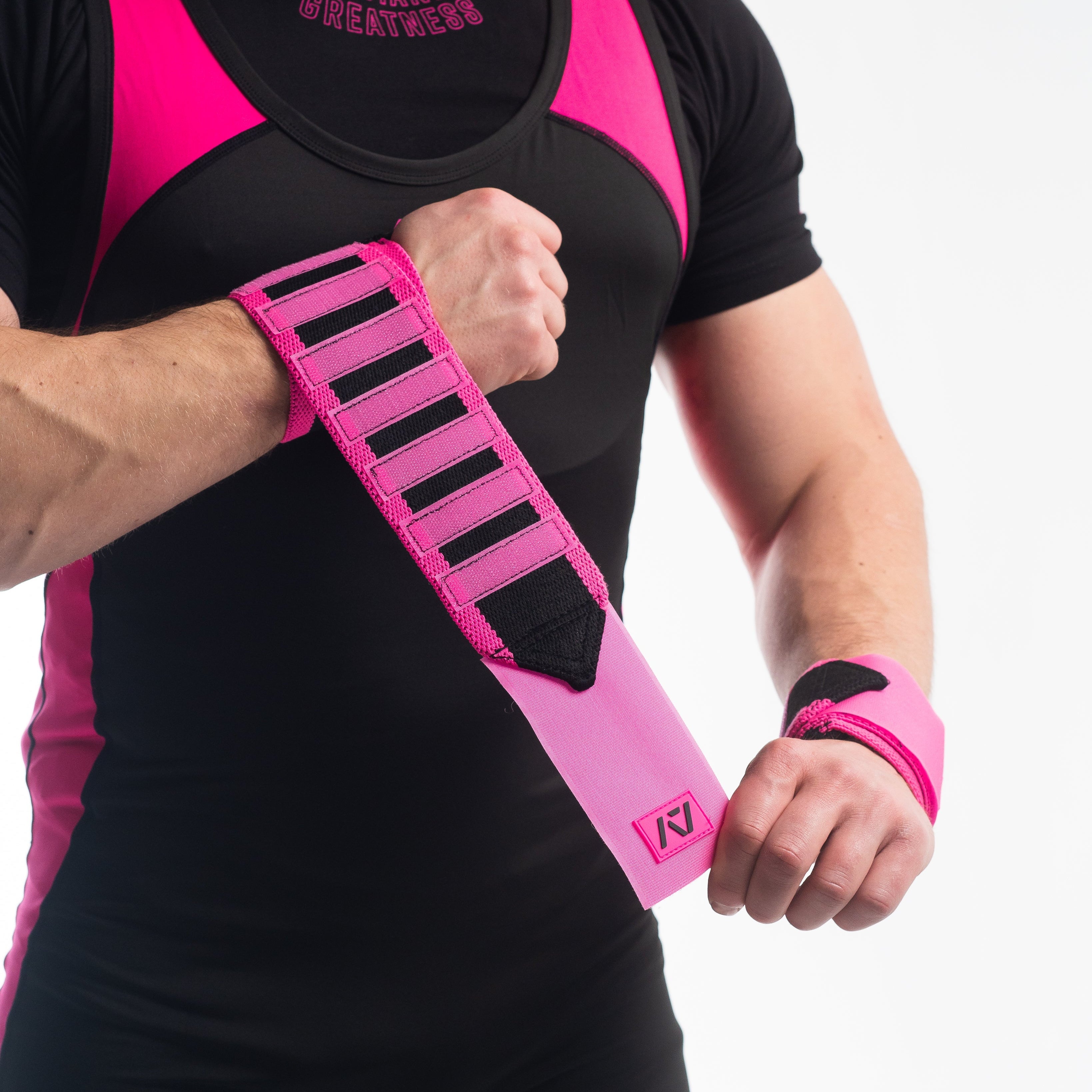 A7 IPF Approved Zebra Wraps feature strips of velcro on the wraps, allowing Zebra Wraps to conform fully to your unique preference of tightness. We offer Zebra wrist wraps in 3 lengths and 4 stiffnesses (Flexi, Mids, Stiff, and Rigor Mortis). The IPF Approved Kit includes Powerlifting Singlet, A7 Meet Shirt, A7 Deadlift Socks, Hourglass Knee Sleeves (Stiff Knee Sleeves and Rigor Mortis Knee Sleeves). Genouillères powerlifting shipping to France, Spain, Ireland, Germany, Italy, Sweden and EU. 