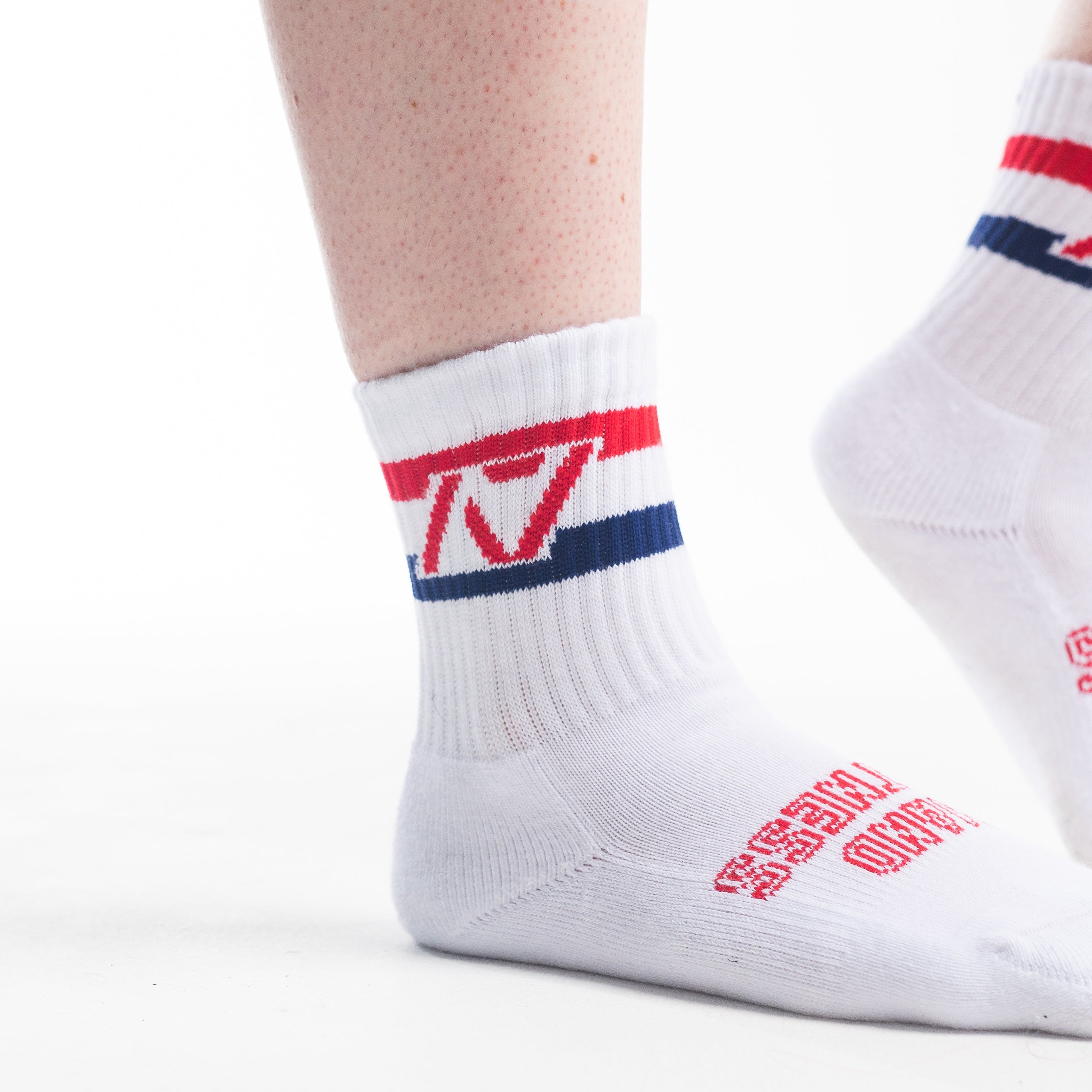 A7 RWB Crew socks showcase red, white and blue logos to let your energy show on the platform, in your training or while out and about. The IPF Approved Shadow Stone Meet Kit includes Powerlifting Singlet, A7 Meet Shirt, A7 Zebra Wrist Wraps, A7 Deadlift Socks, Hourglass Knee Sleeves (Stiff Knee Sleeves and Rigor Mortis Knee Sleeves). Genouillères powerlifting shipping to France, Spain, Ireland, Germany, Italy, Sweden and EU.