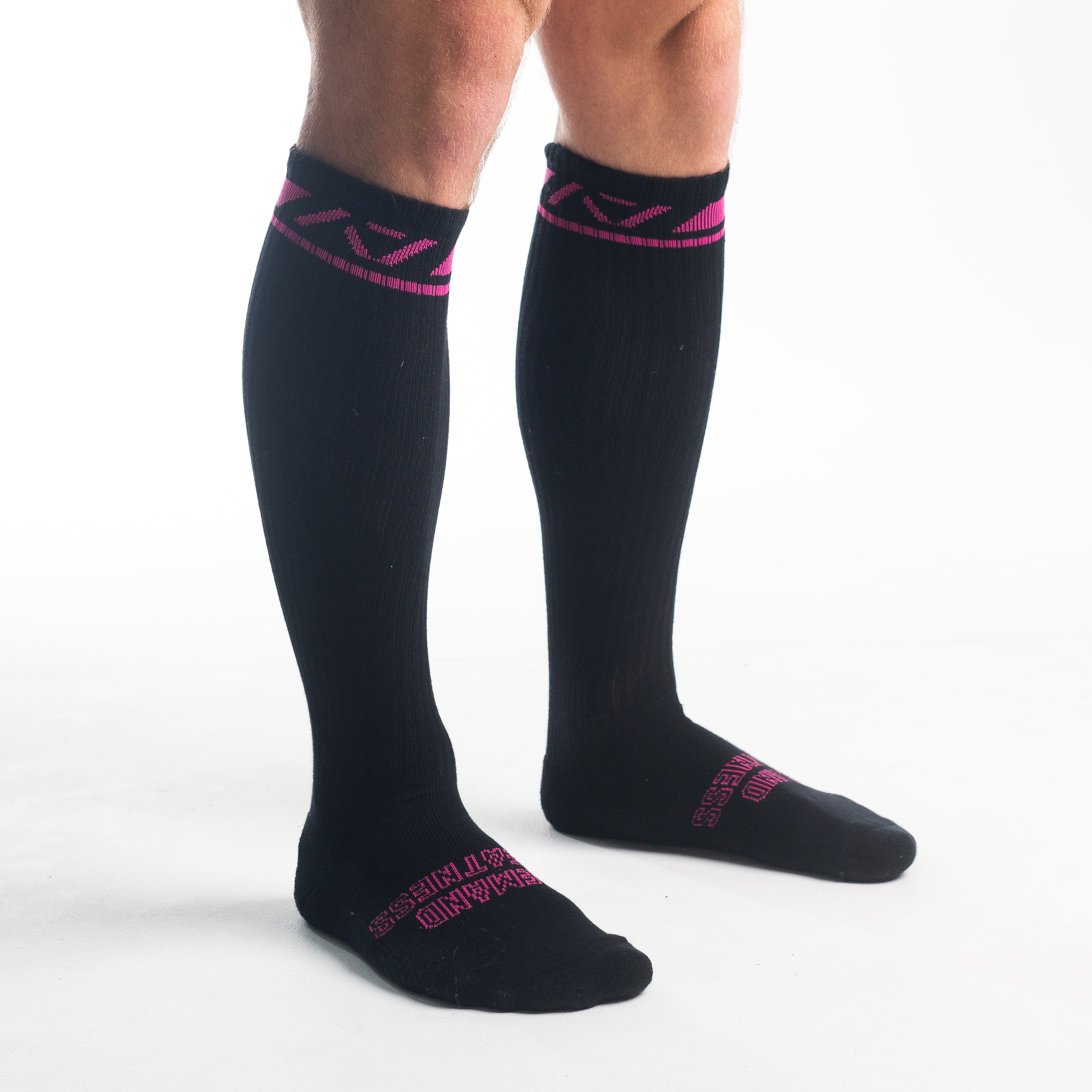 A7 Flamingo Deadlift socks are designed specifically for pulls and keep your shins protected from scrapes. A7 deadlift socks are a perfect pair to wear in training or powerlifting competition. The IPF Approved Kit includes Powerlifting Singlet, A7 Meet Shirt, A7 Zebra Wrist Wraps, A7 Deadlift Socks, Hourglass Knee Sleeves (Stiff Knee Sleeves and Rigor Mortis Knee Sleeves). Genouillères powerlifting shipping to France, Spain, Ireland, Germany, Italy, Sweden and EU.