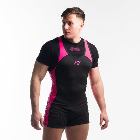 A7 IPF Approved Flamingo Luno singlet with extra lat mobility, side panel stitching to guide the squat depth level and curved panel design for a slimming look. The Women's cut singlet features a tapered waist and additional quad room. The IPF Approved Kit includes Powerlifting Singlet, A7 Meet Shirt, A7 Zebra Wrist Wraps, A7 Deadlift Socks, Hourglass Knee Sleeves (Stiff Knee Sleeves and Rigor Mortis Knee Sleeves). Genouillères powerlifting shipping to France, Spain, Ireland, Germany, Italy, Sweden and EU. 