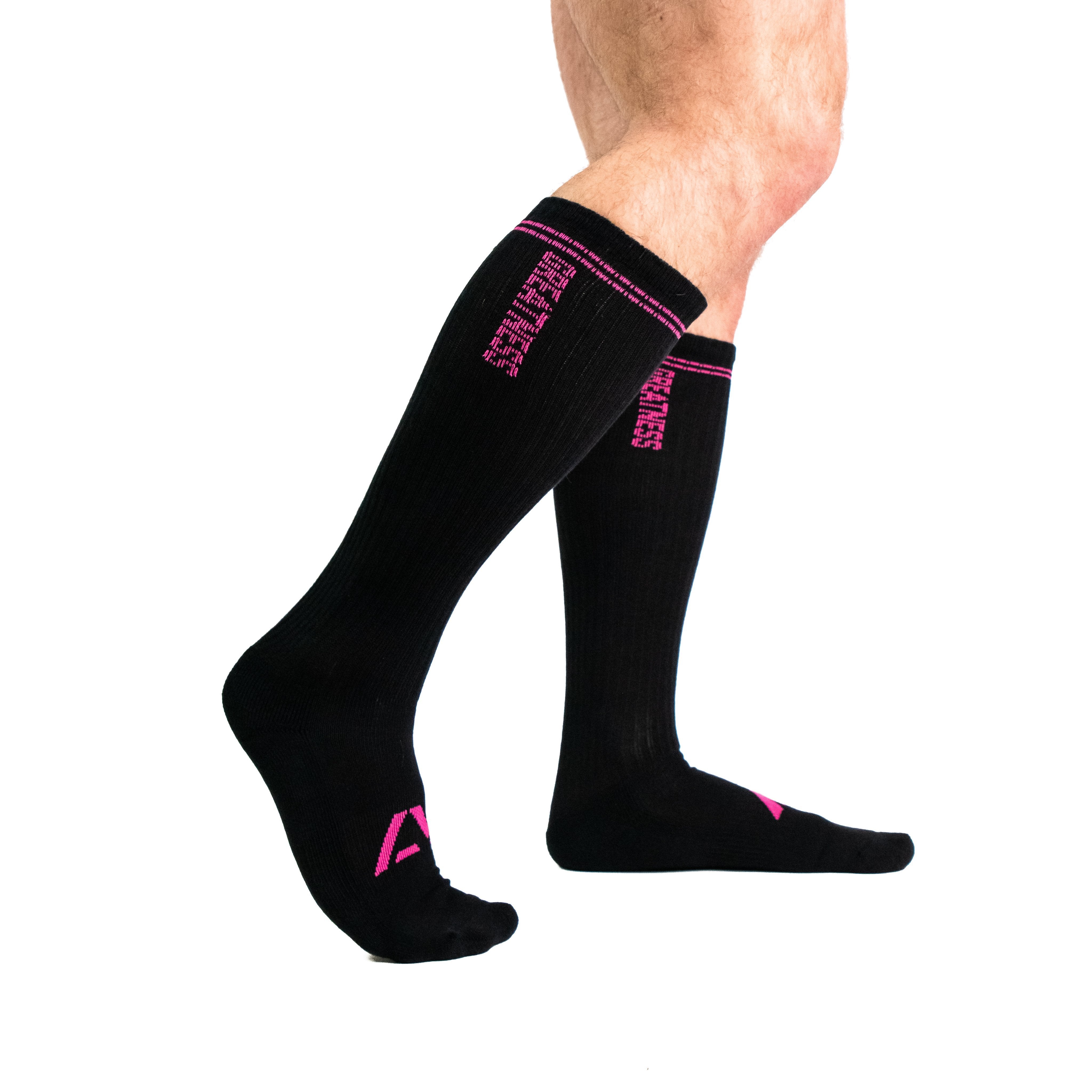 Standout from the crowd in our Pink Deadlift socks and let your energy show on the platform, in your training or while out and about.